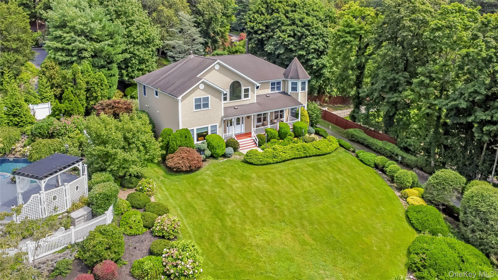 4th image of 230 Woodbine Ave, Huntington, NY 11768 | MLS# 1035659