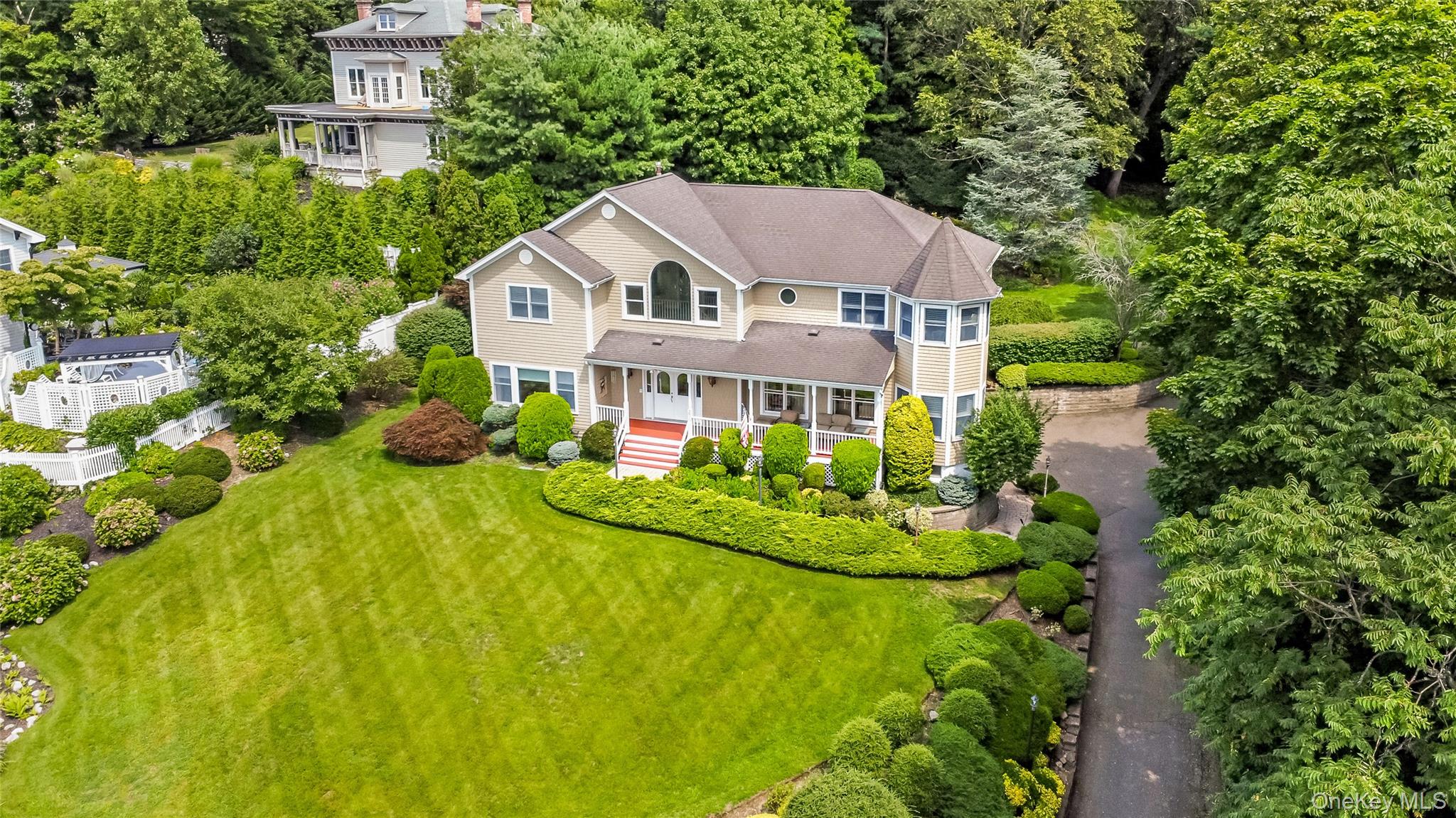 5th image of 230 Woodbine Ave, Huntington, NY 11768 | MLS# 1035659