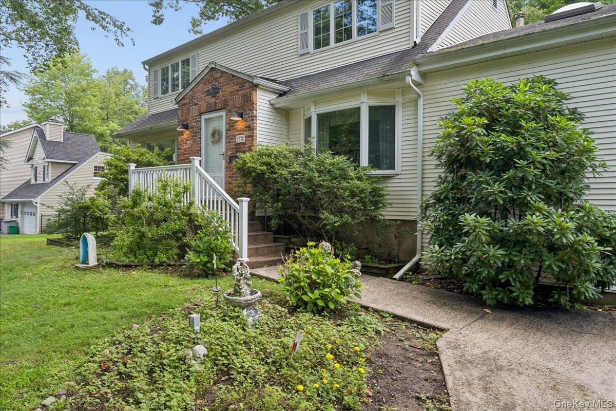 2nd image of 32 Carolina Dr, Clarkstown, NY 10956 | MLS# 1035674
