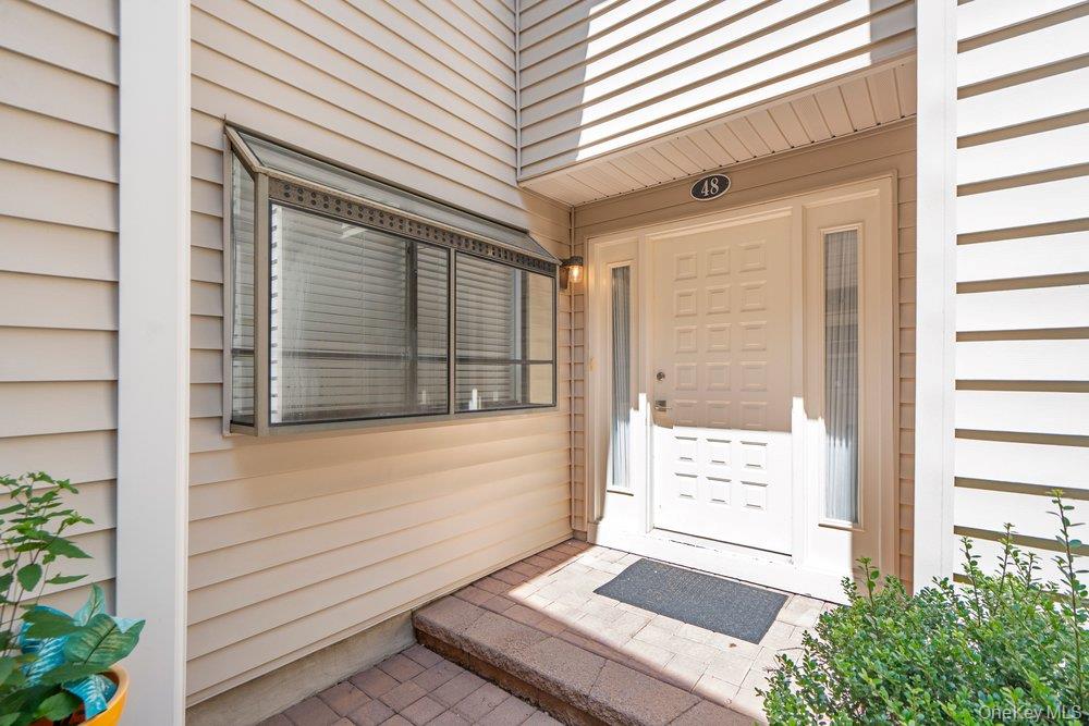 3rd image of 48 Chestnut Ln, Oyster Bay, NY 11797 | MLS# 1035676