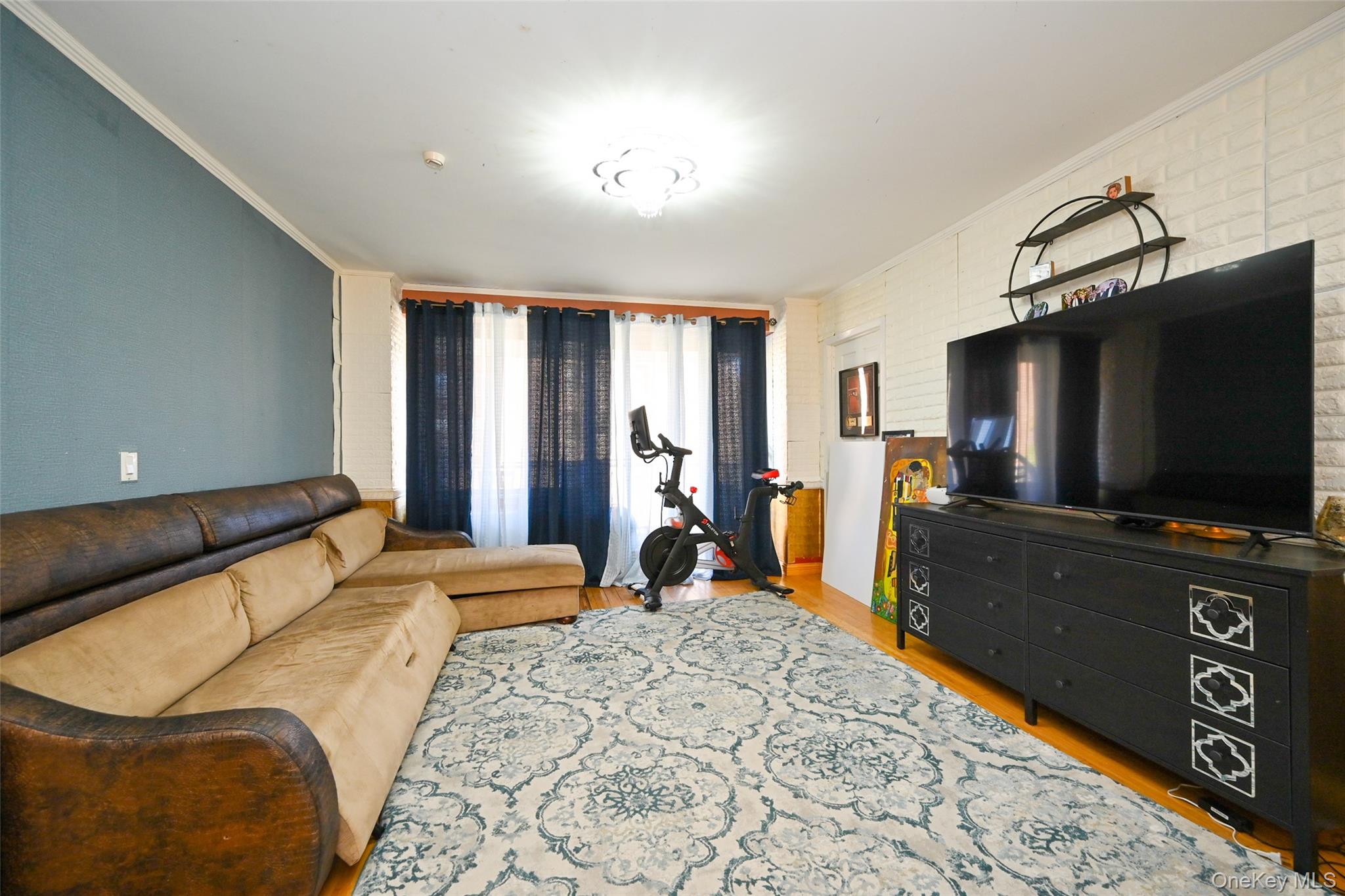 3rd image of 85-15 Main St, New York, NY 11435