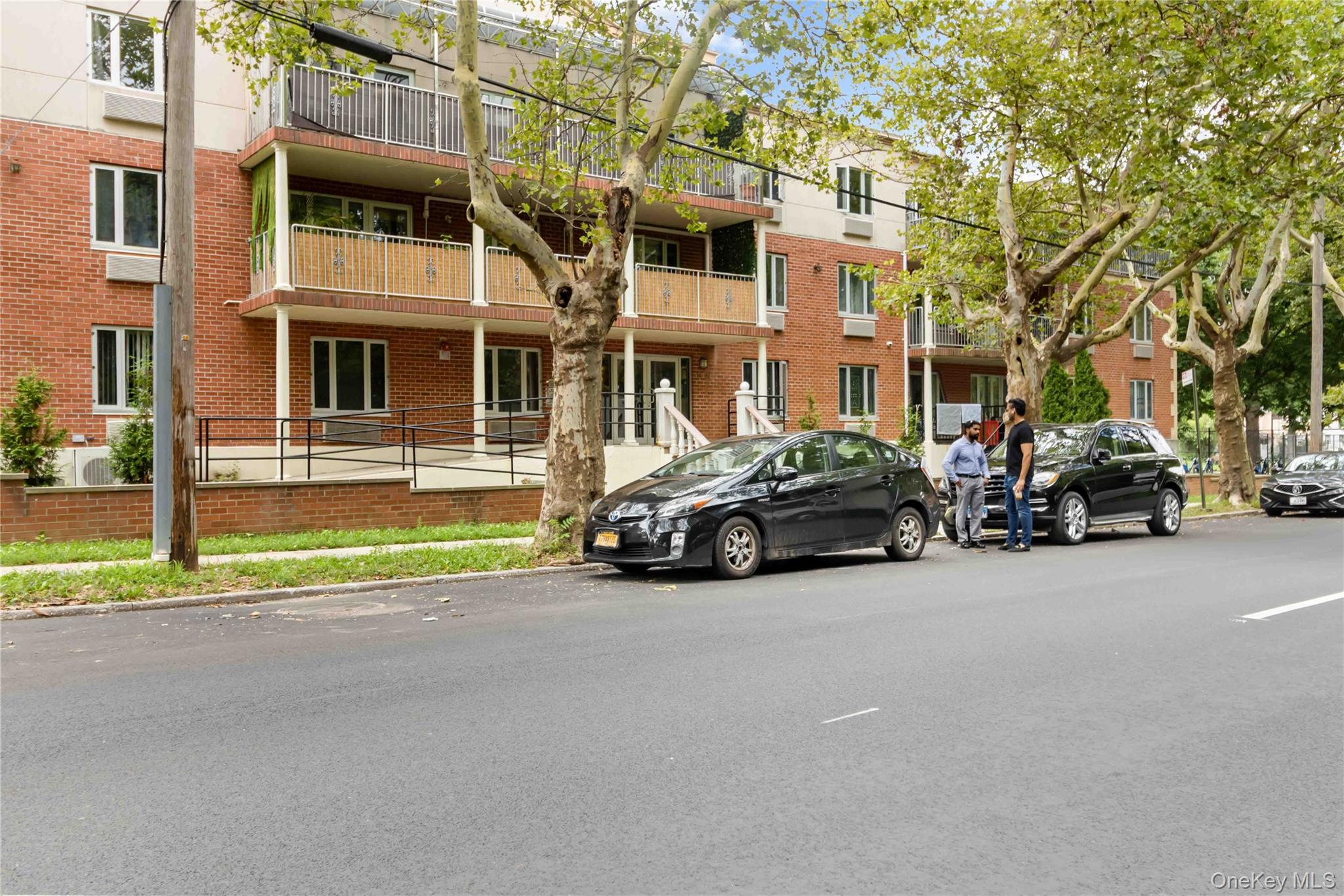 2nd image of 6434 Grand Central Pkwy, New York, NY 11375