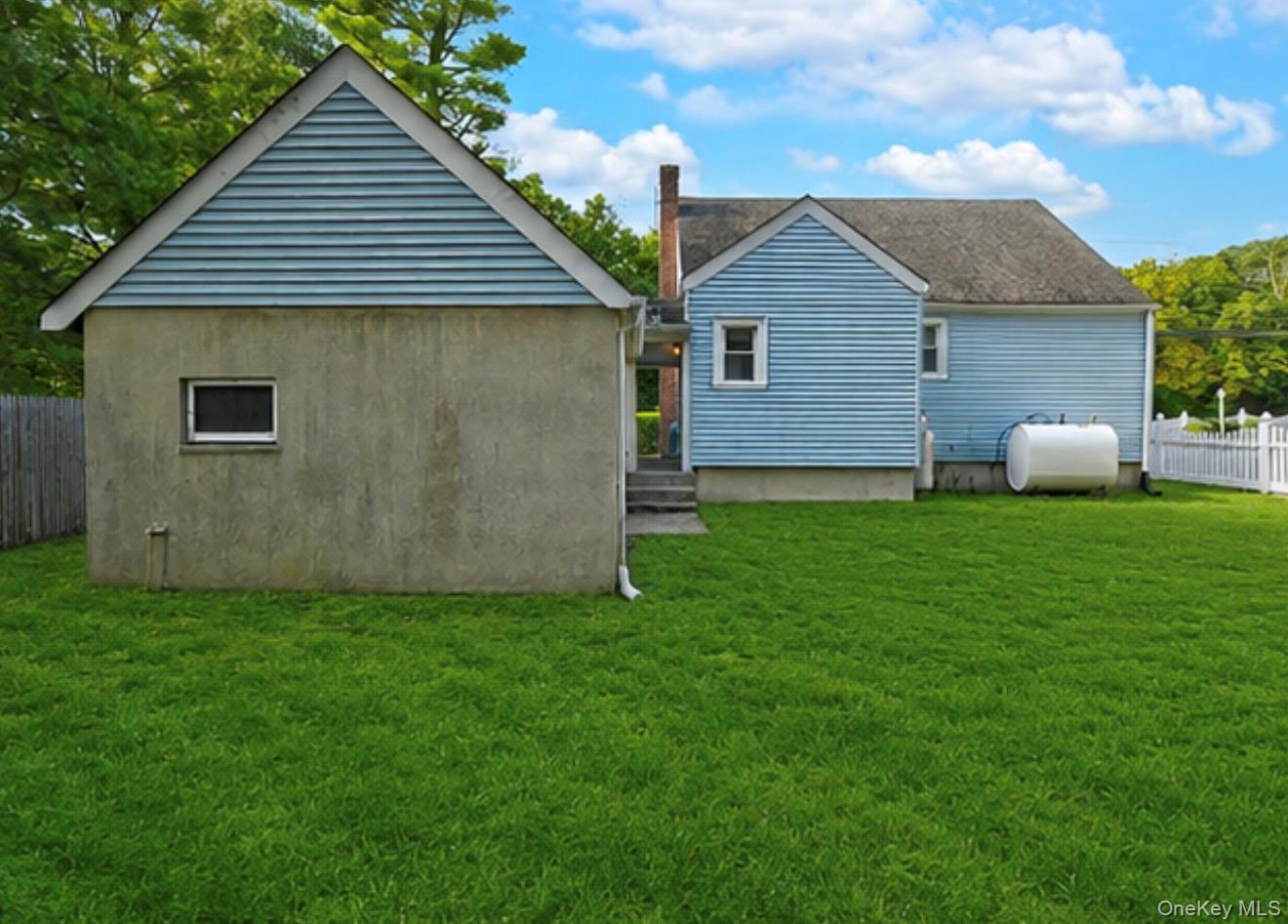 2nd image of 133 Little Plains Rd, Huntington, NY 11743 | MLS# 1035772