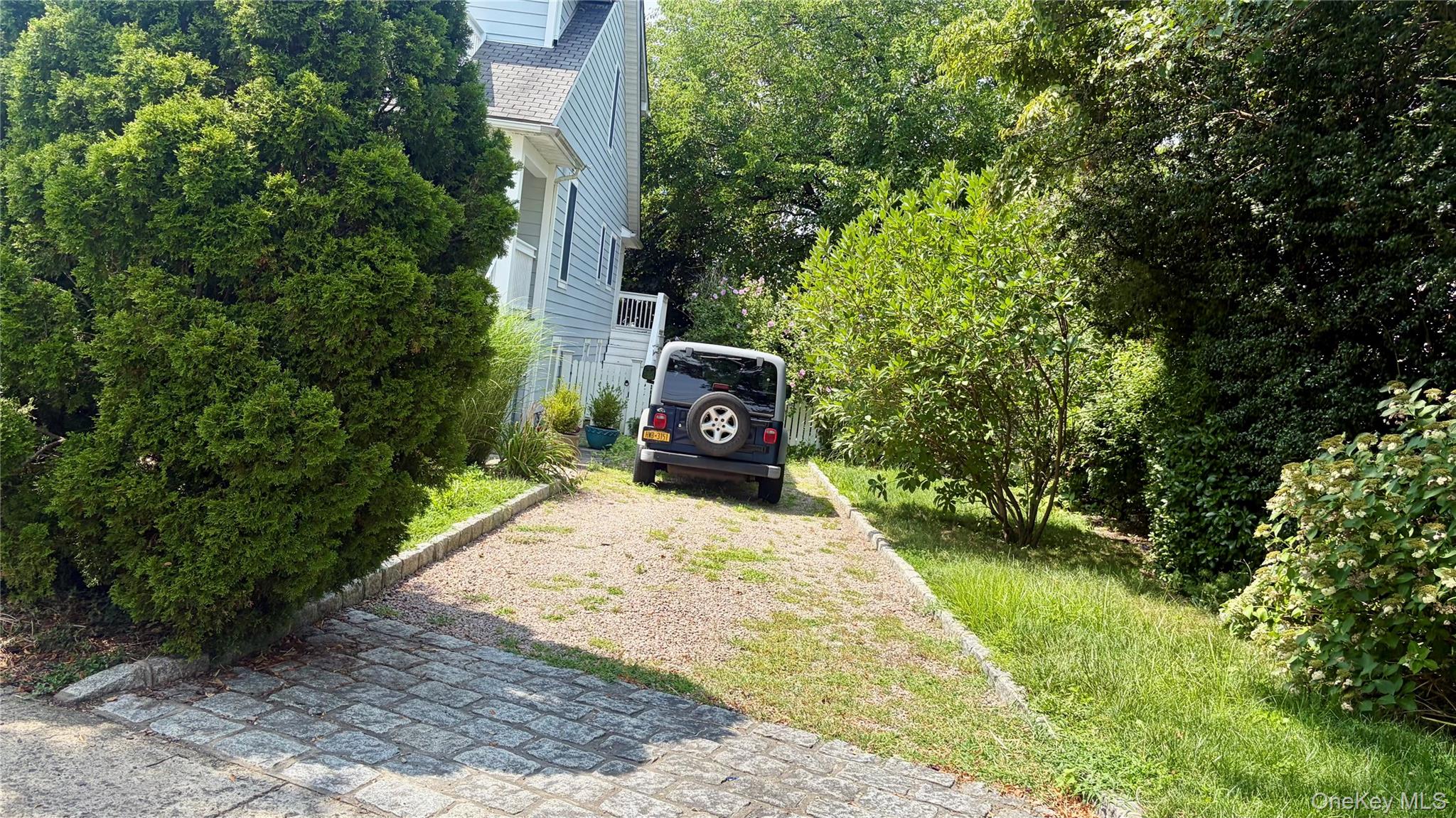 27th image of 675 King Ave, New York, NY 10464 | MLS# 1035845