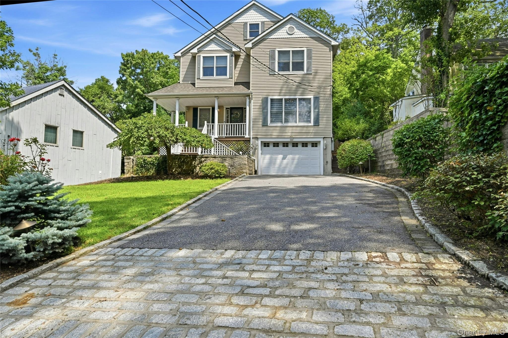 2nd image of 7 Cotswold Dr, Huntington, NY 11721 | MLS# 1035898