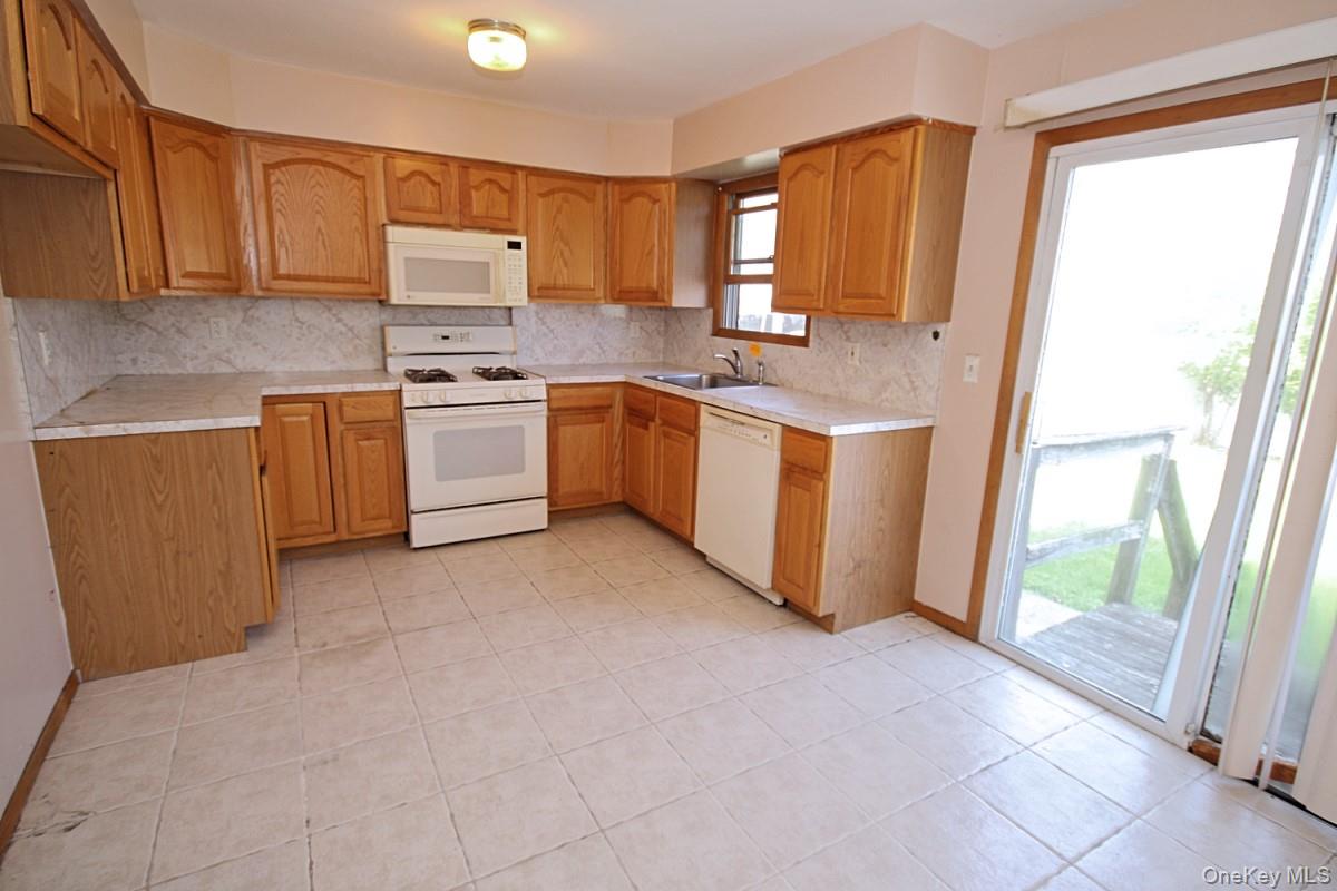 4th image of 5 Abbey Rd, New York, NY 10308 | MLS# 1035975