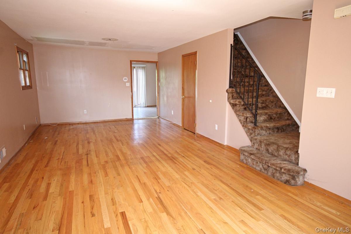 2nd image of 5 Abbey Rd, New York, NY 10308 | MLS# 1035975