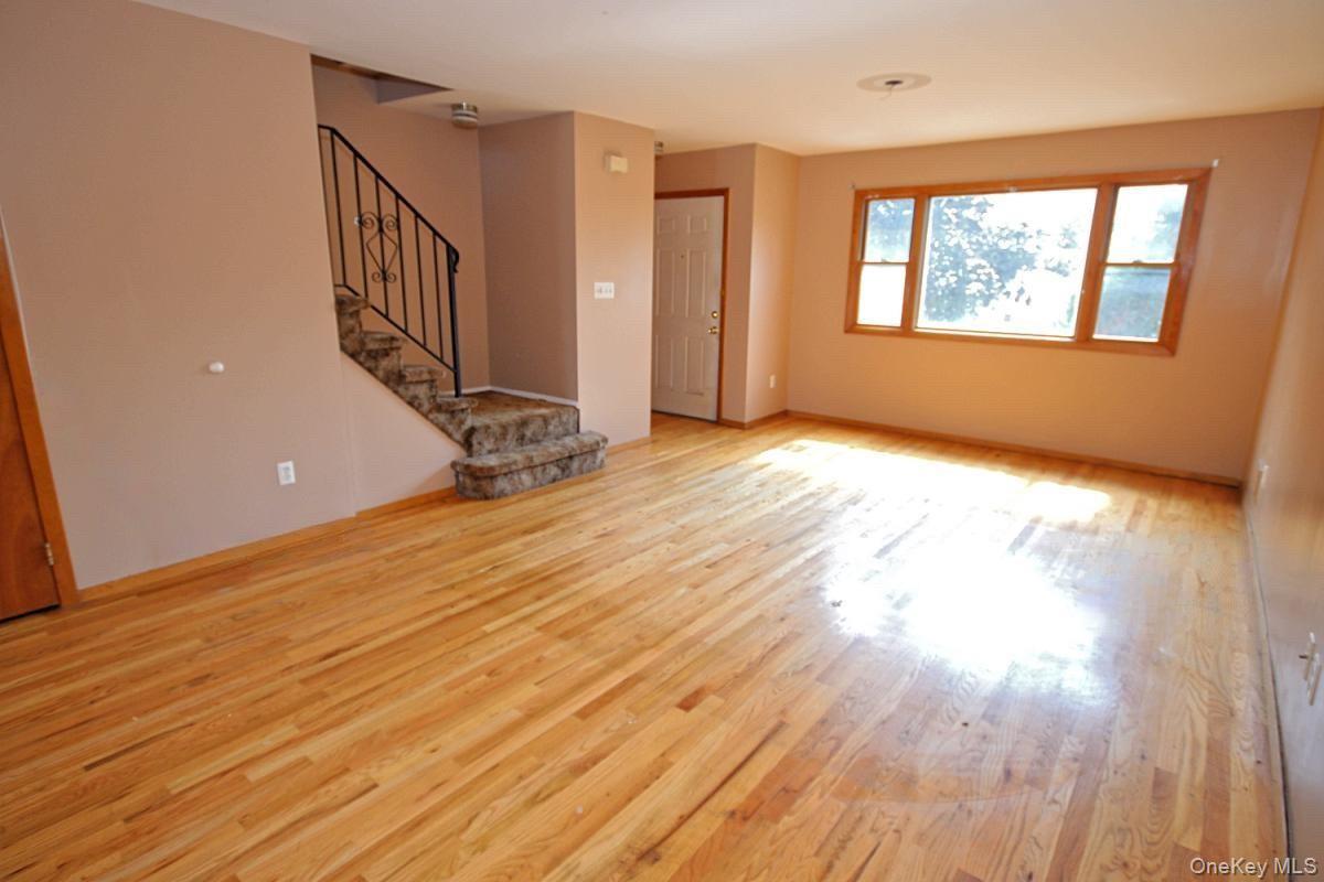 3rd image of 5 Abbey Rd, New York, NY 10308 | MLS# 1035975