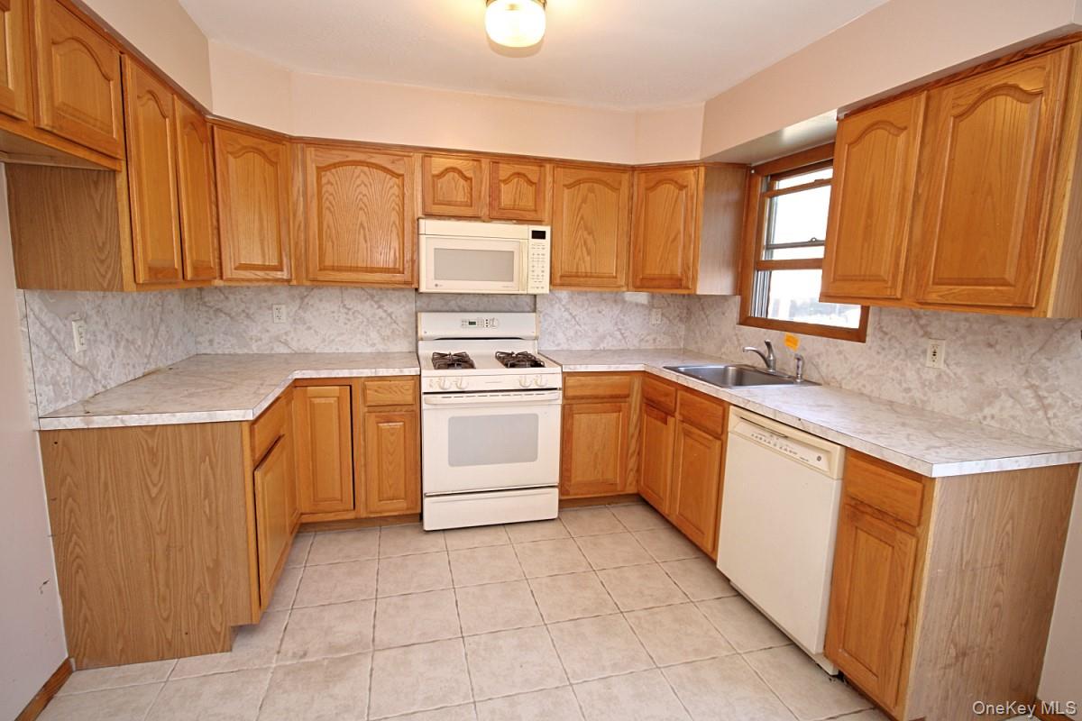 5th image of 5 Abbey Rd, New York, NY 10308 | MLS# 1035975