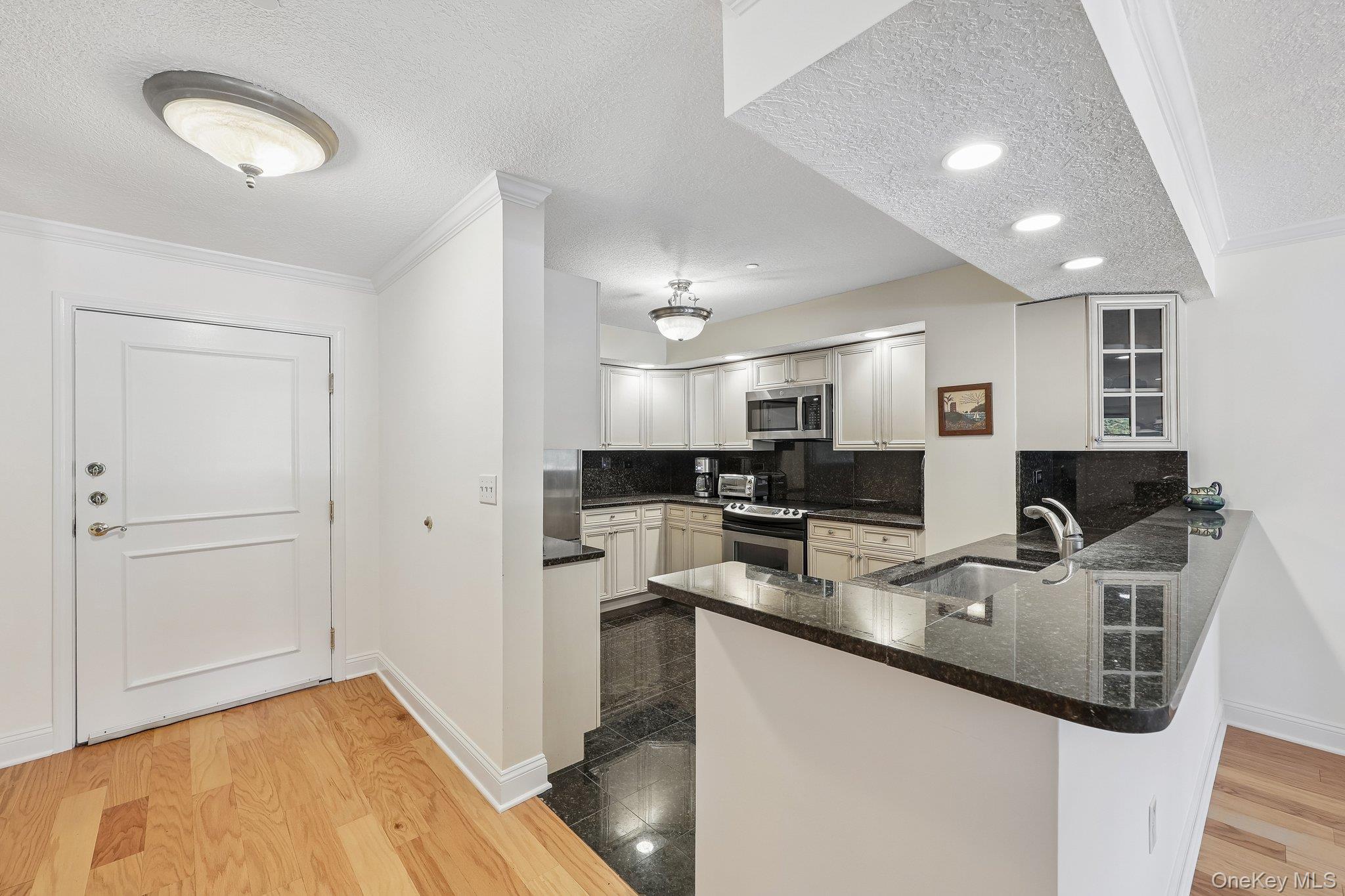 Photo 4 of Condo for sale at 409 Harbor Cvs #PH 409, Orangetown, NY 10968 | MLS# 1035981 | Listing updated on 2026-09-02