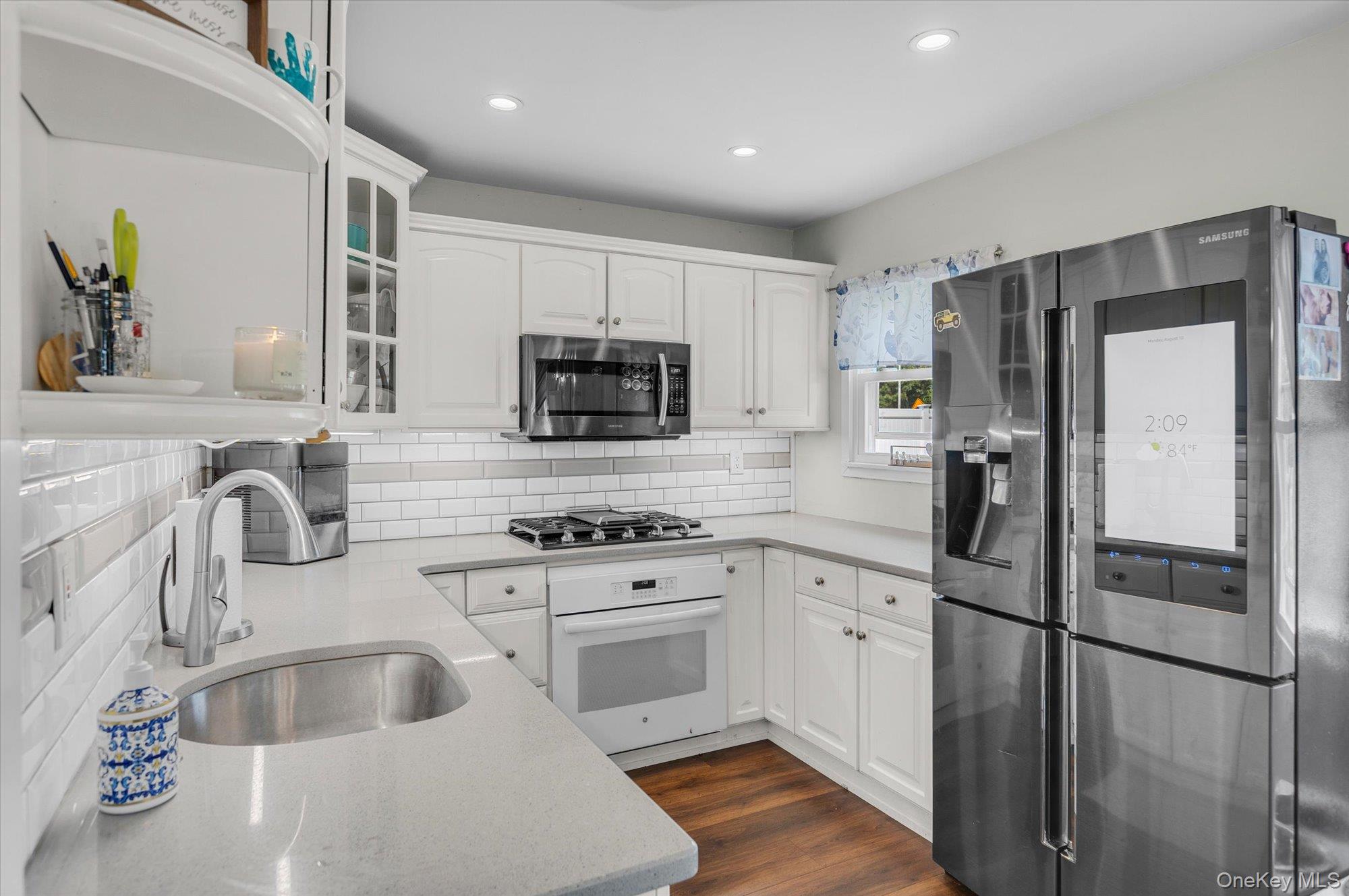 4th image of 92 Sequoia Wy, Islip, NY 11741 | MLS# 1035983