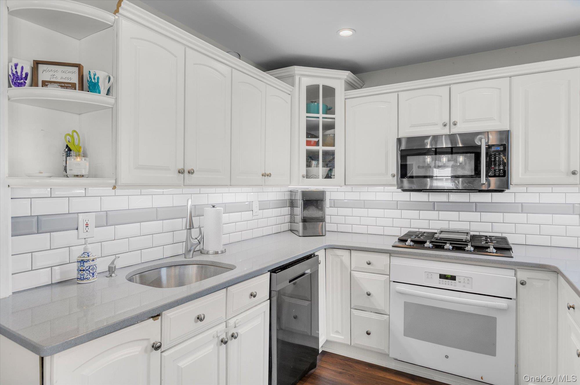 5th image of 92 Sequoia Wy, Islip, NY 11741 | MLS# 1035983