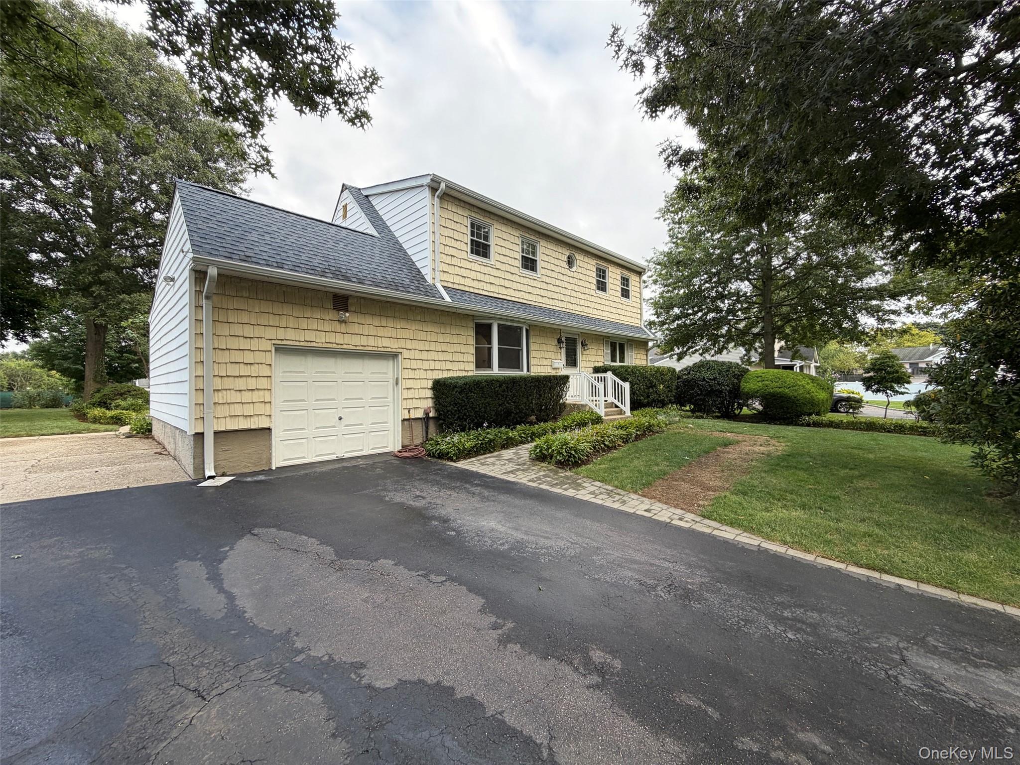 3rd image of 21 Purdy Ave, Huntington, NY 11731 | MLS# 1036007
