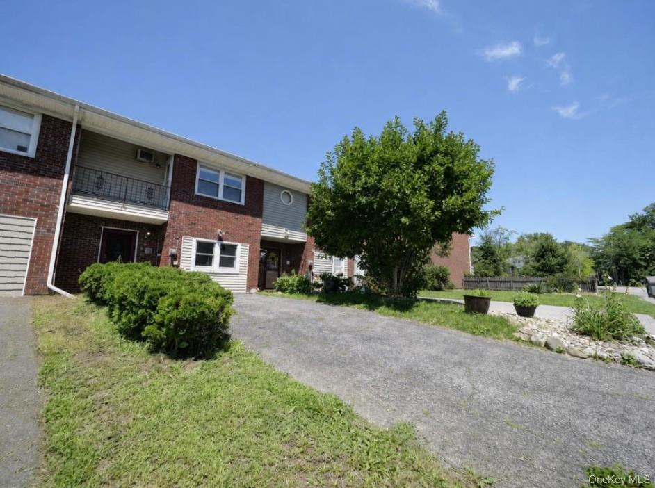 2nd image of 82 Vails Gate Heights Dr, New Windsor, NY 12553 | MLS# 1036071