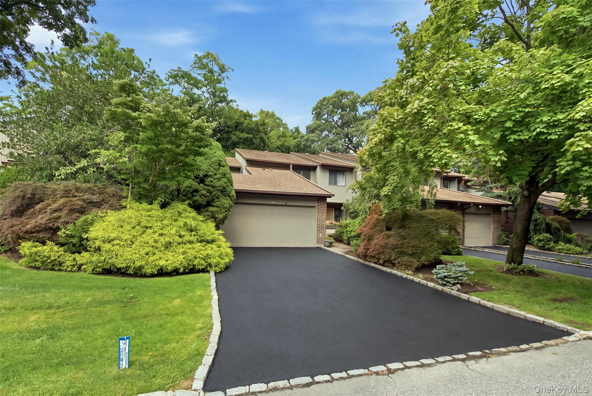 3rd image of 42 Country Club Dr, Oyster Bay, NY 11753 | MLS# 1036102