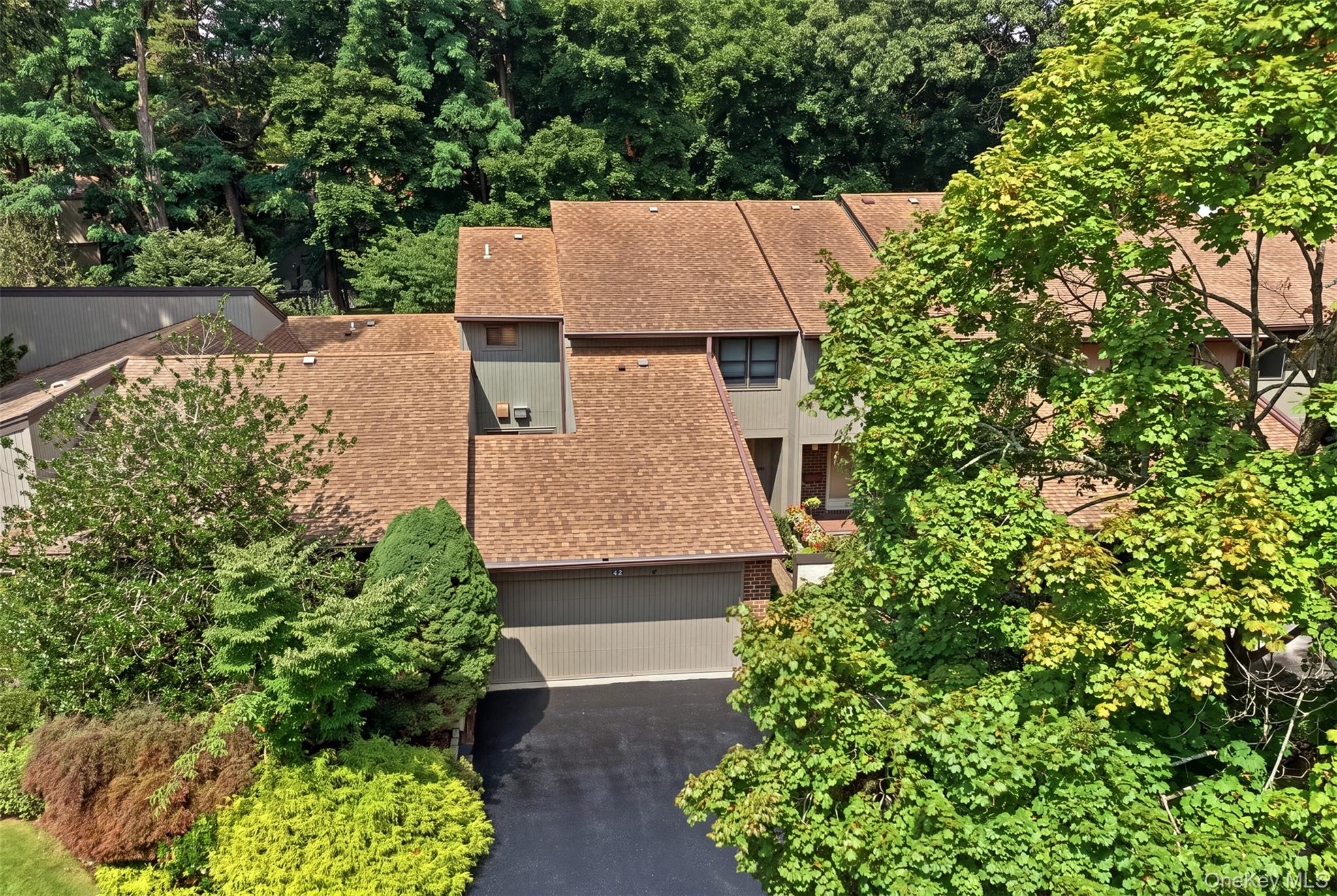 5th image of 42 Country Club Dr, Oyster Bay, NY 11753 | MLS# 1036102