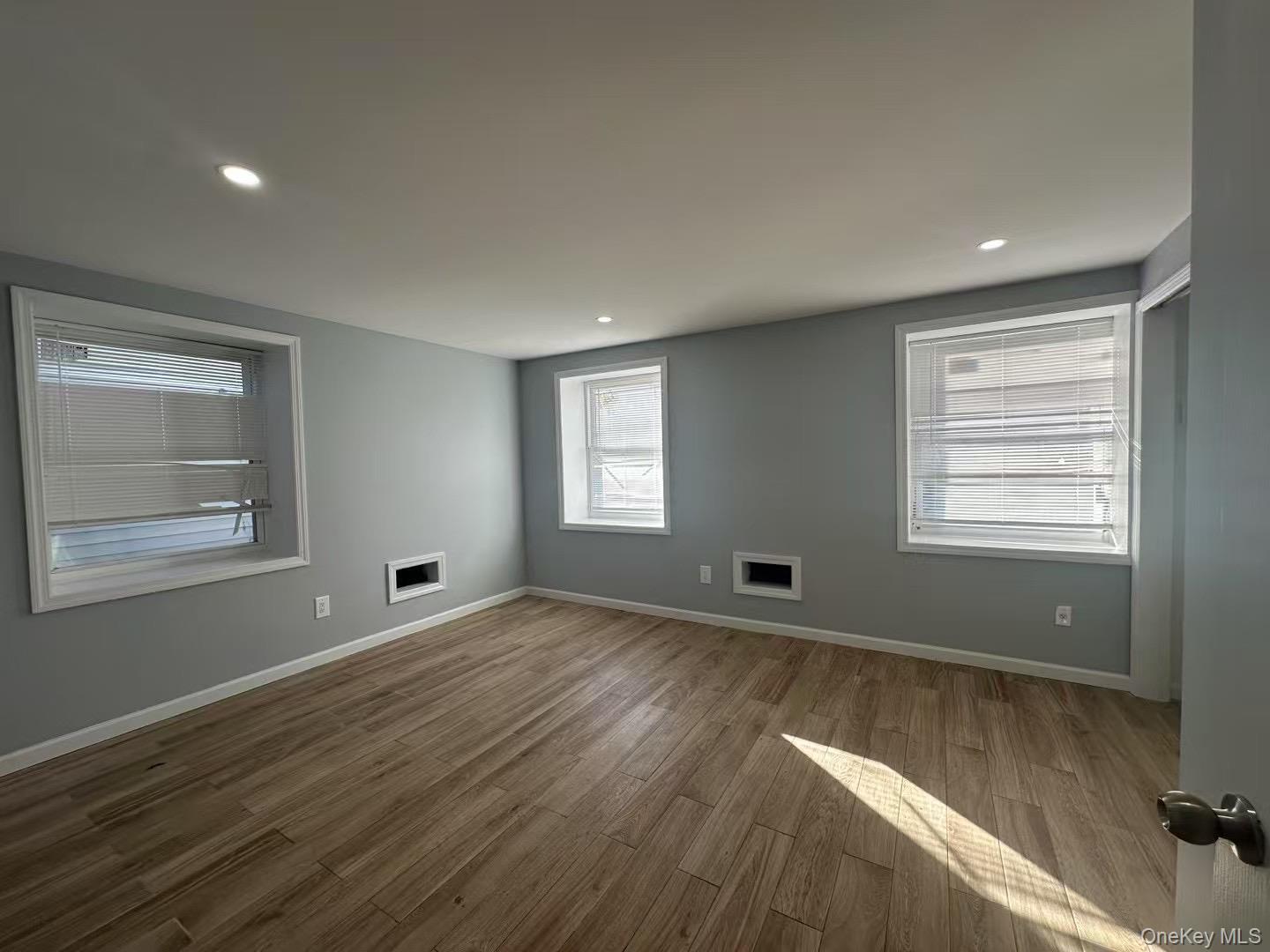 4th image of 605 Barbadoes Dr, New York, NY 11692 | MLS# 1036107