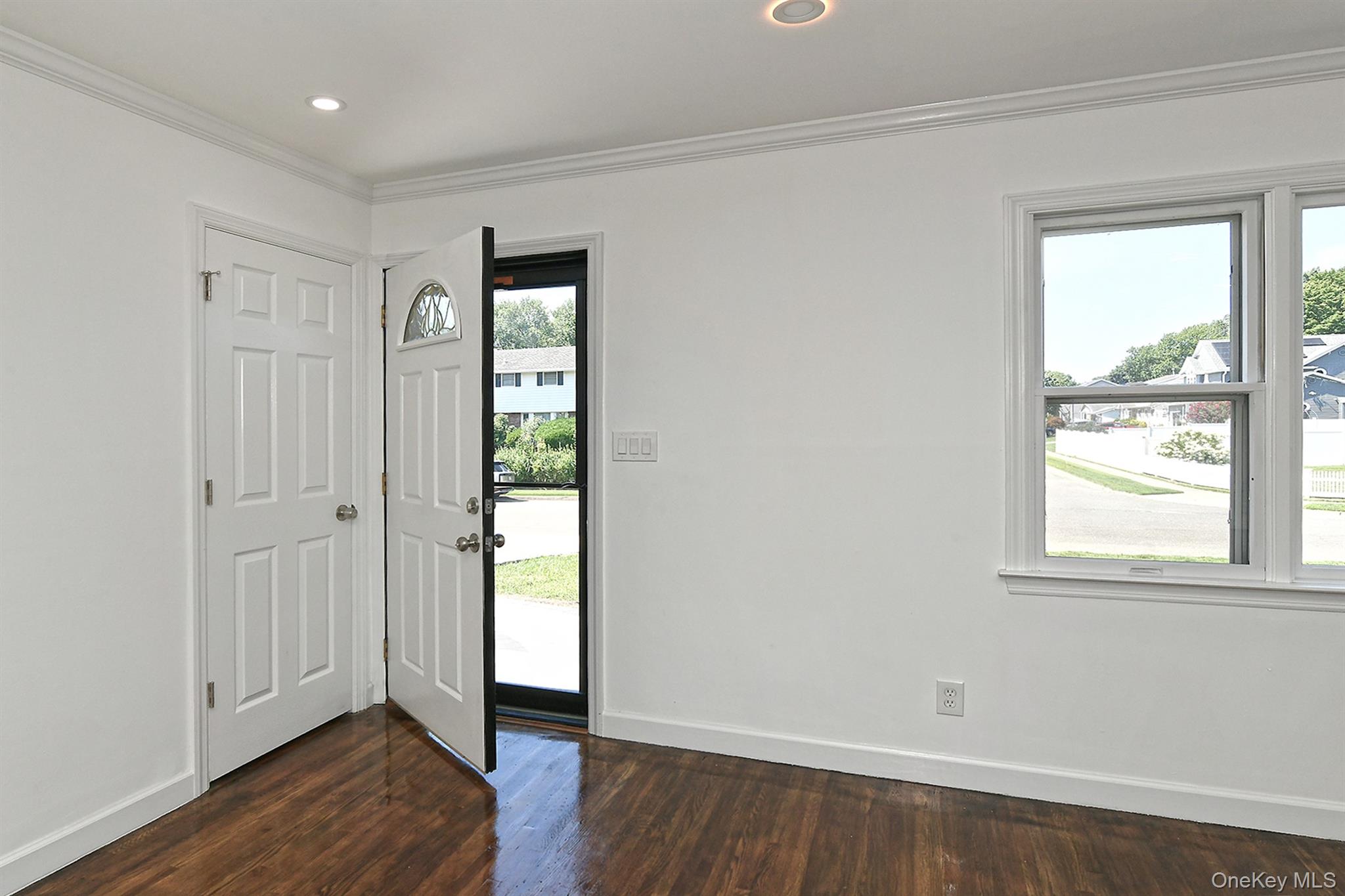 5th image of 15 Parkview Dr, Smithtown, NY 11725 | MLS# 1036159