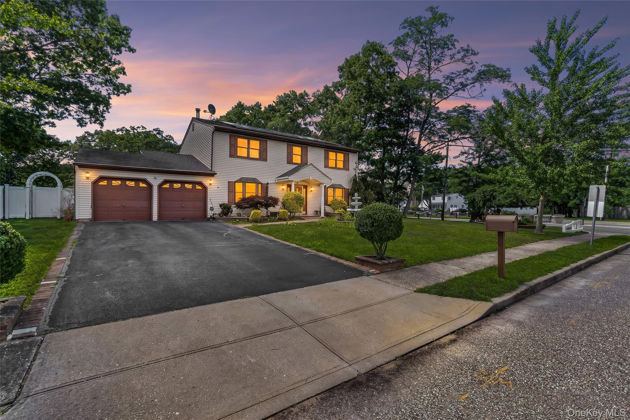 1st image of 4 Winding Ln, Islip, NY 11749 | MLS# 1036164