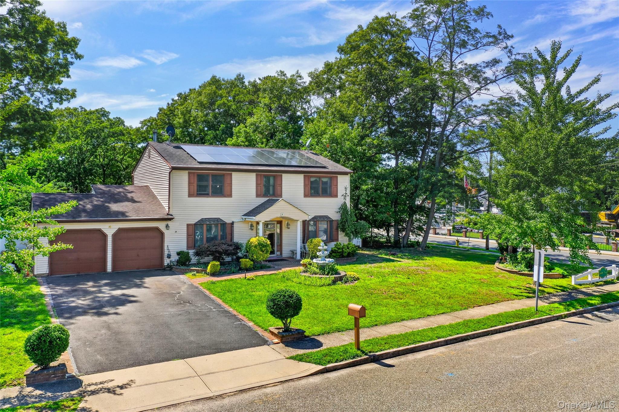 2nd image of 4 Winding Ln, Islip, NY 11749 | MLS# 1036164