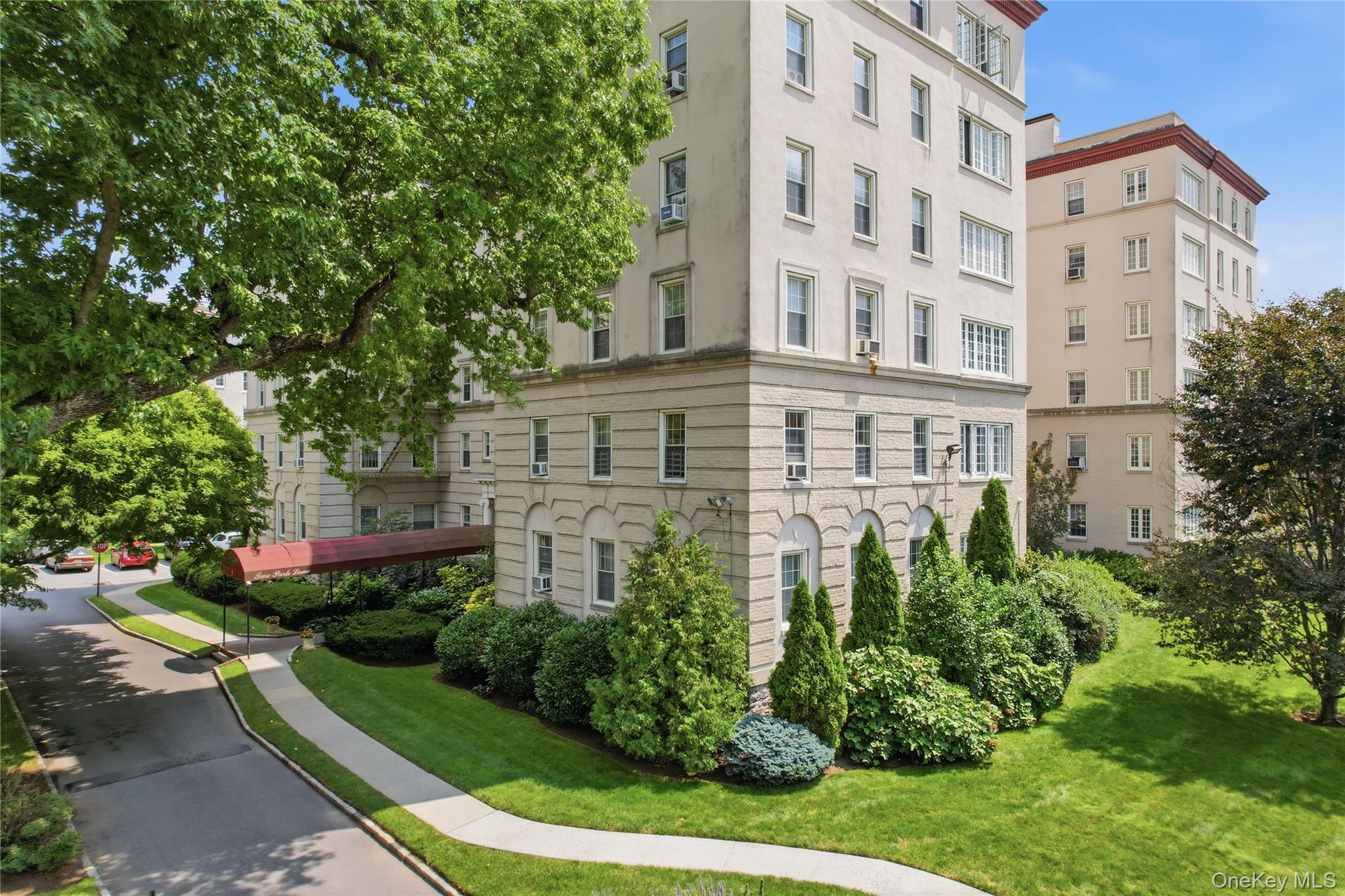 3rd image of 2 Park Ln Ln, Mount Vernon, NY 10552
