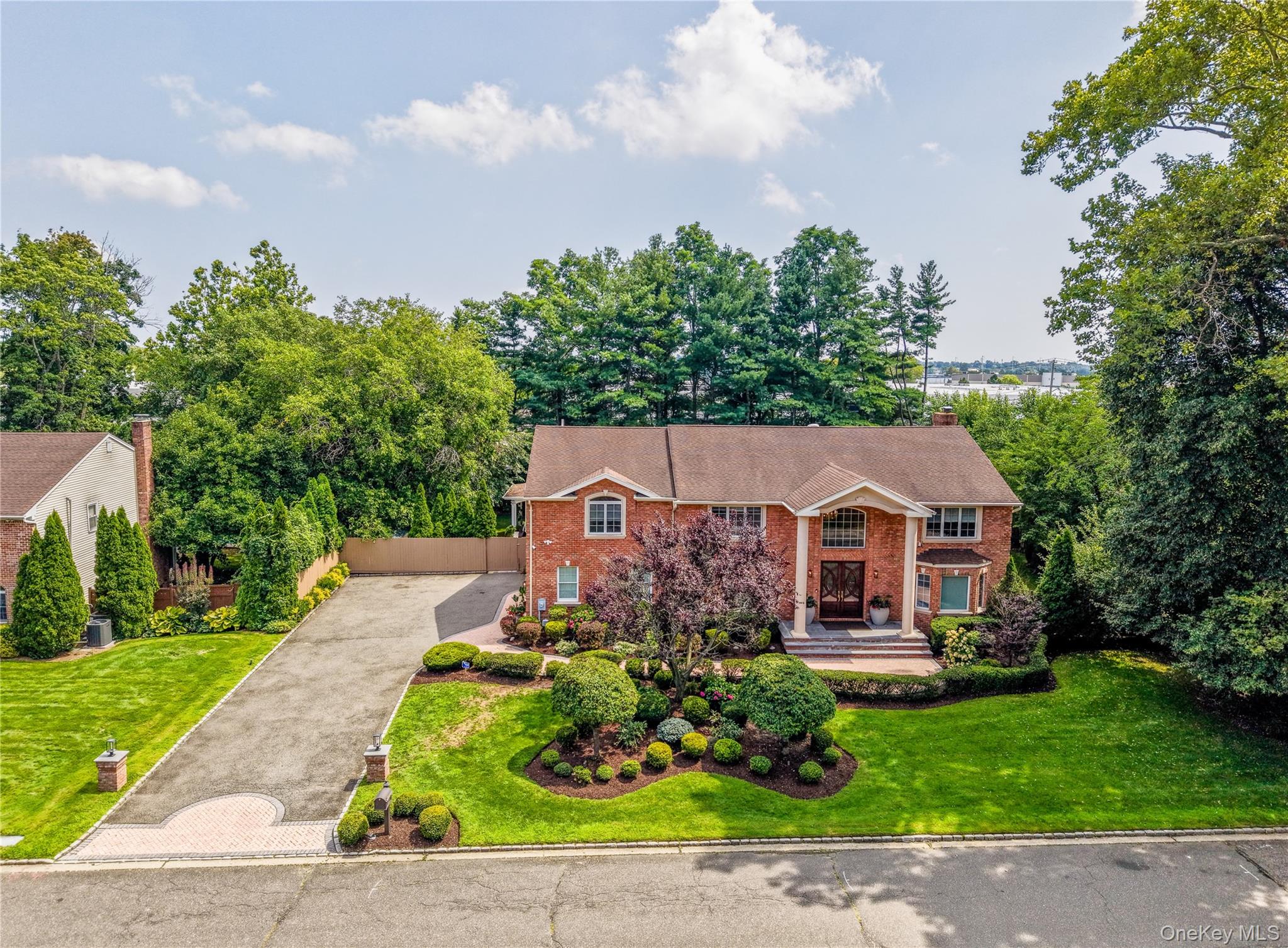 2nd image of 20 Stirrup Ln, Oyster Bay, NY 11791 | MLS# 1036182