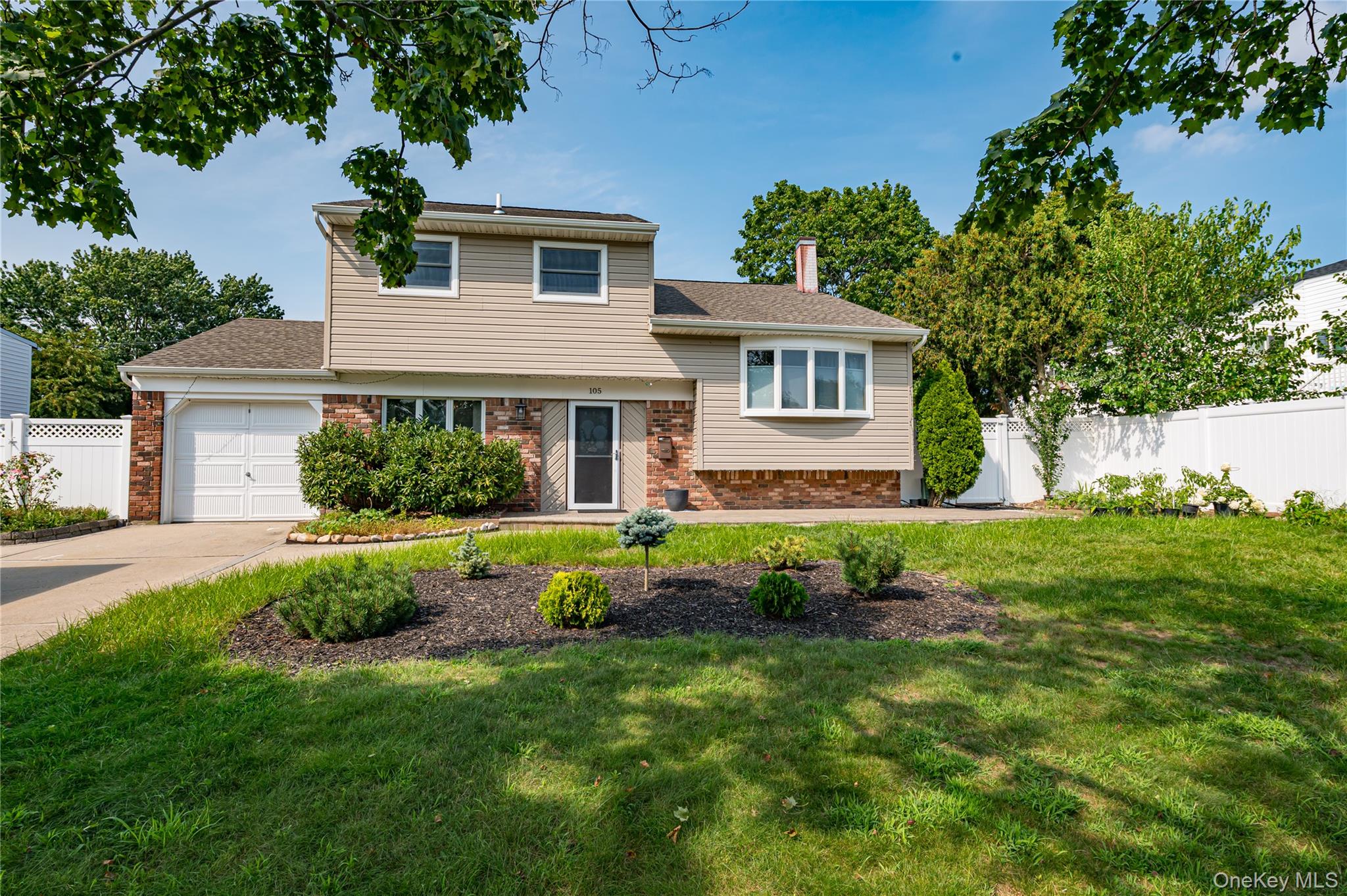 3rd image of 105 Rumford Rd, Smithtown, NY 11754 | MLS# 1036247