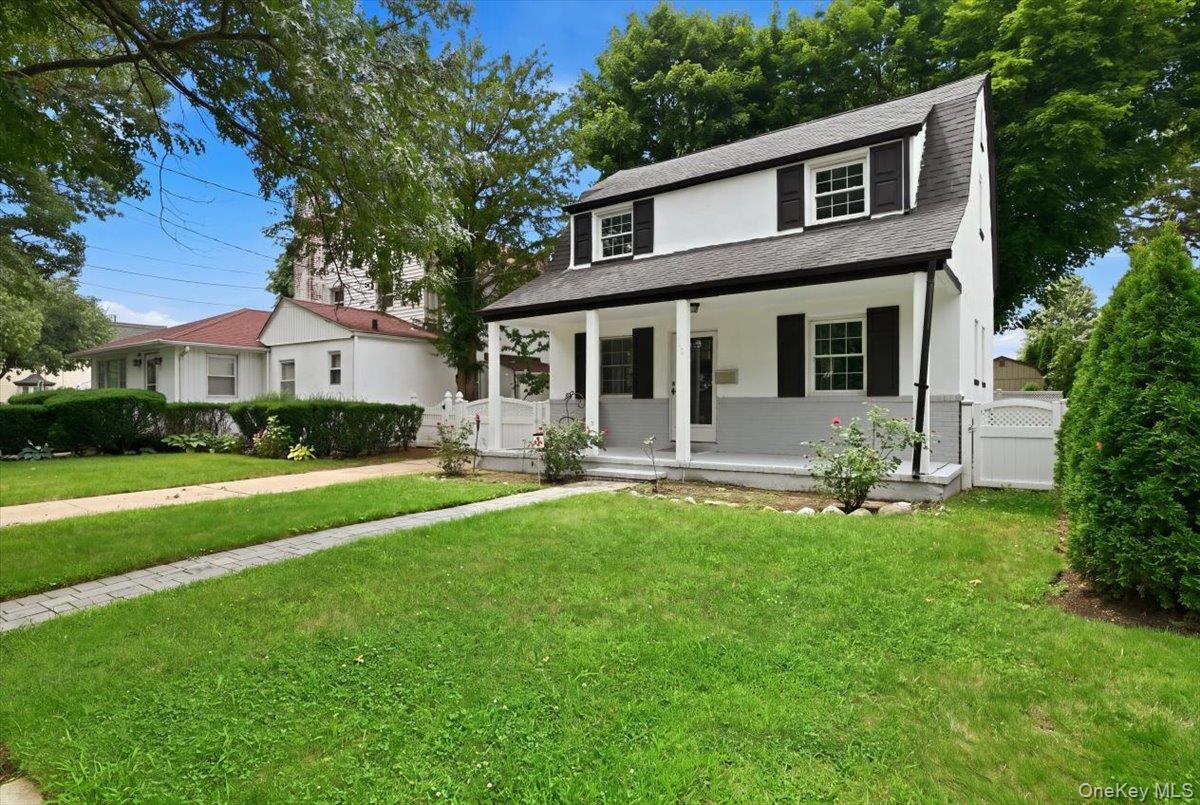 3rd image of 415 Leonard Blvd, North Hempstead, NY 11040 | MLS# 1036253