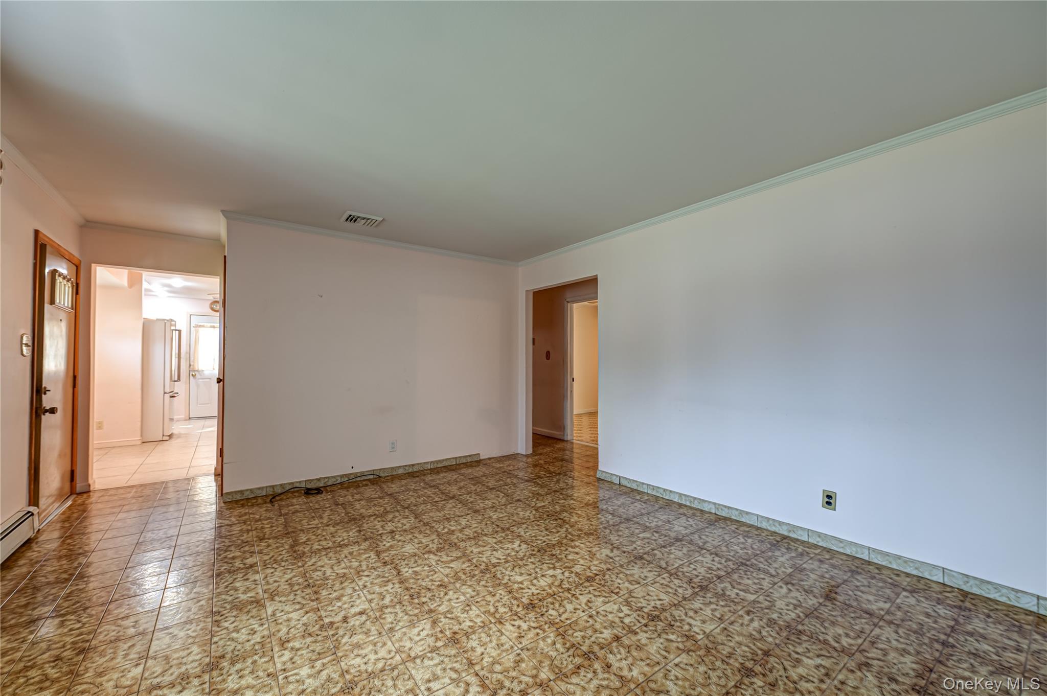 5th image of 3986 Maplewood Dr, Hempstead, NY 11783 | MLS# 1036258