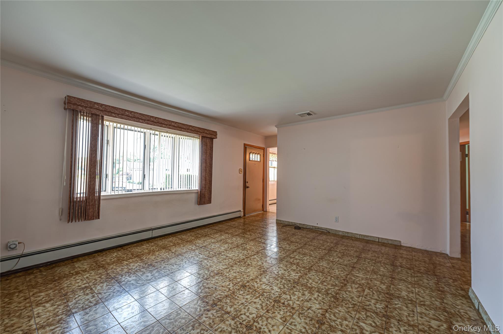 4th image of 3986 Maplewood Dr, Hempstead, NY 11783 | MLS# 1036258