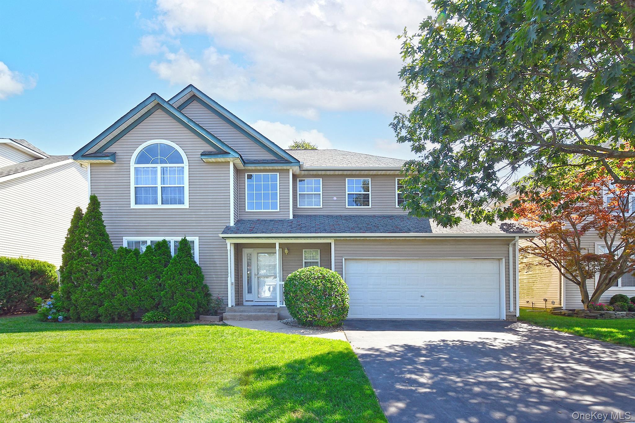 2nd image of 196 Cranberry Ct, Huntington, NY 11747 | MLS# 1036299
