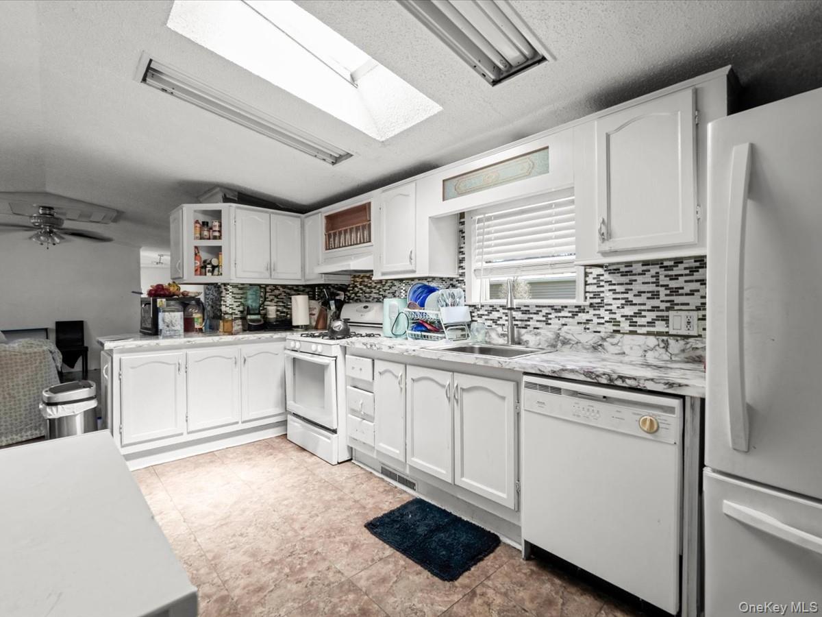 4th image of 13 Mindy Lane, Islip, NY 11716 | MLS# 1036313