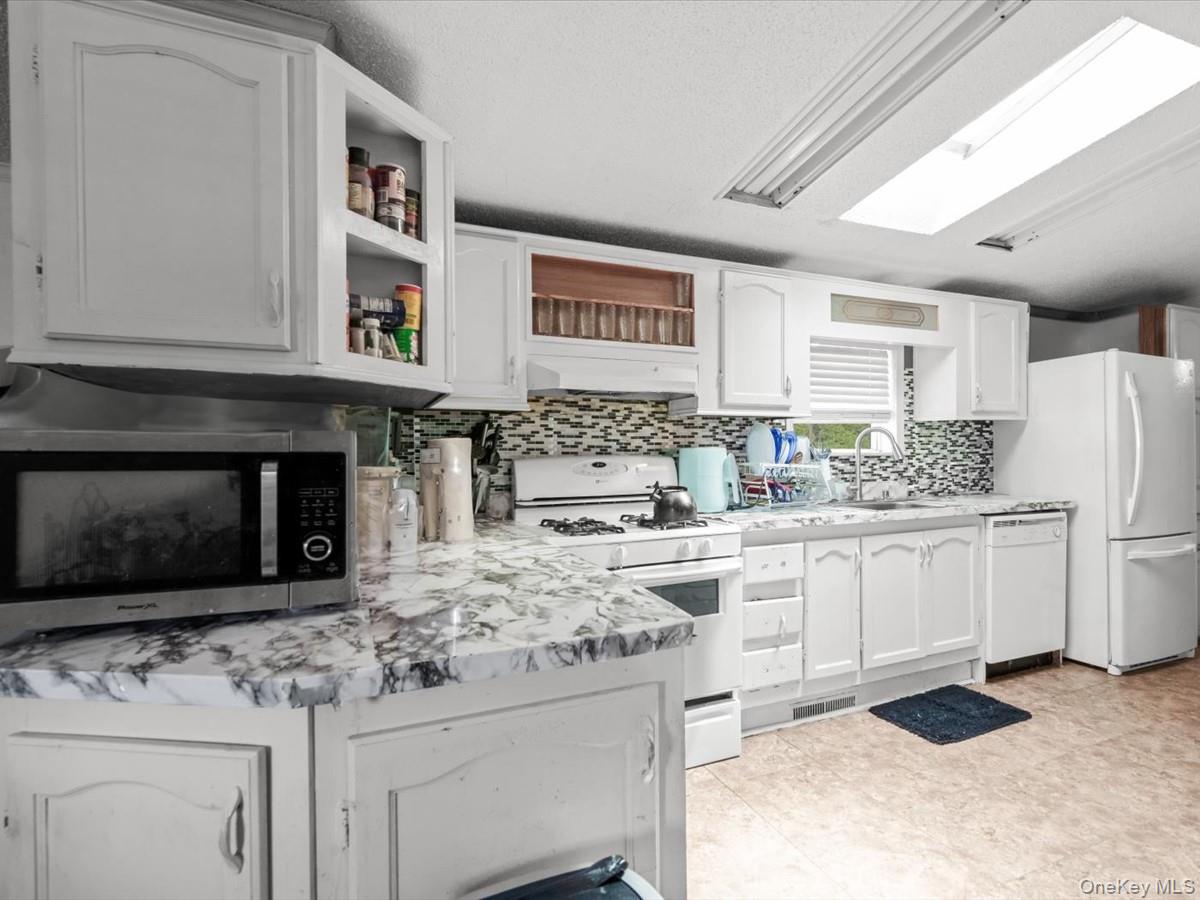 3rd image of 13 Mindy Lane, Islip, NY 11716 | MLS# 1036313