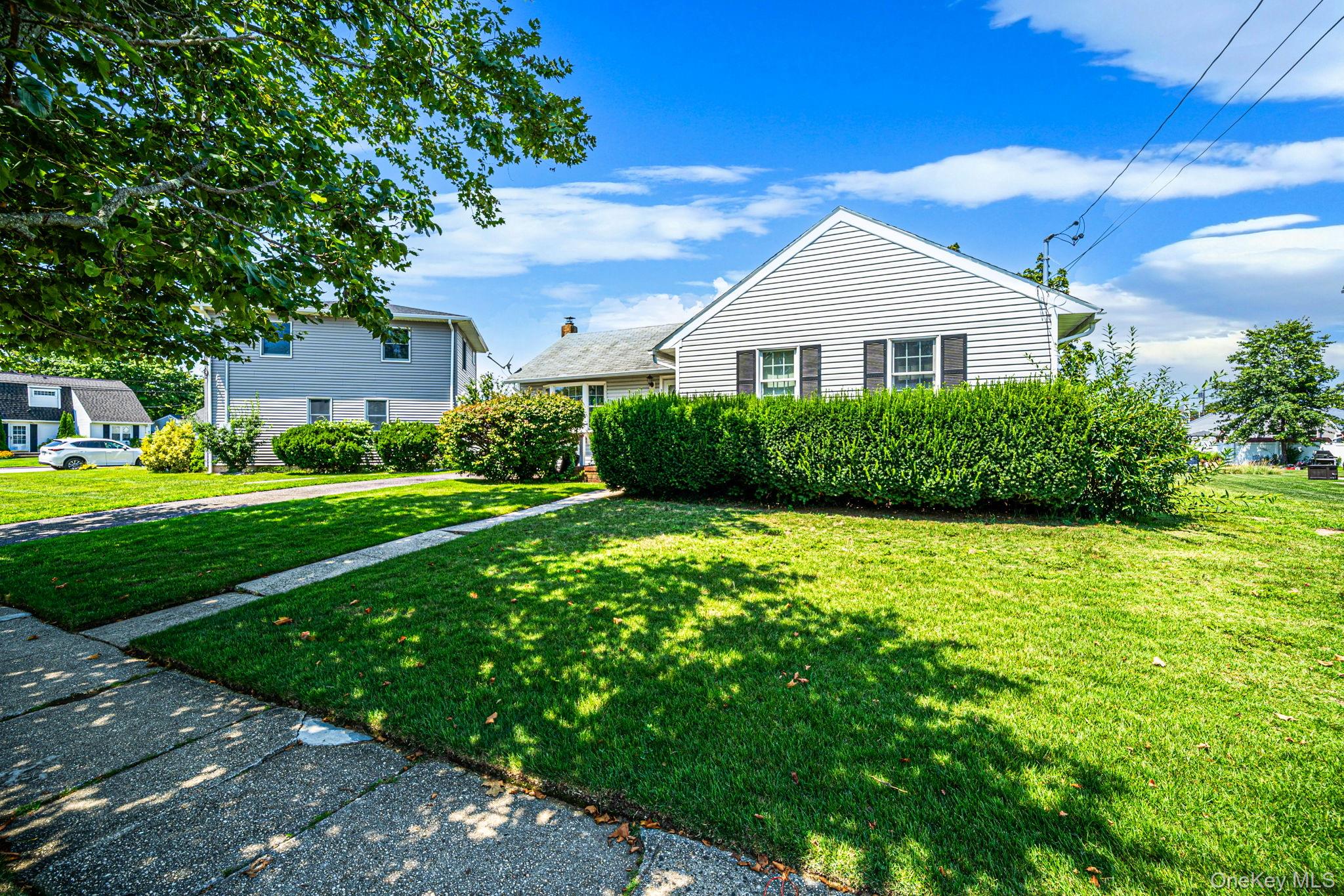 17th image of 1 Bradish Ln, Babylon, NY 11702 | MLS# 1036352