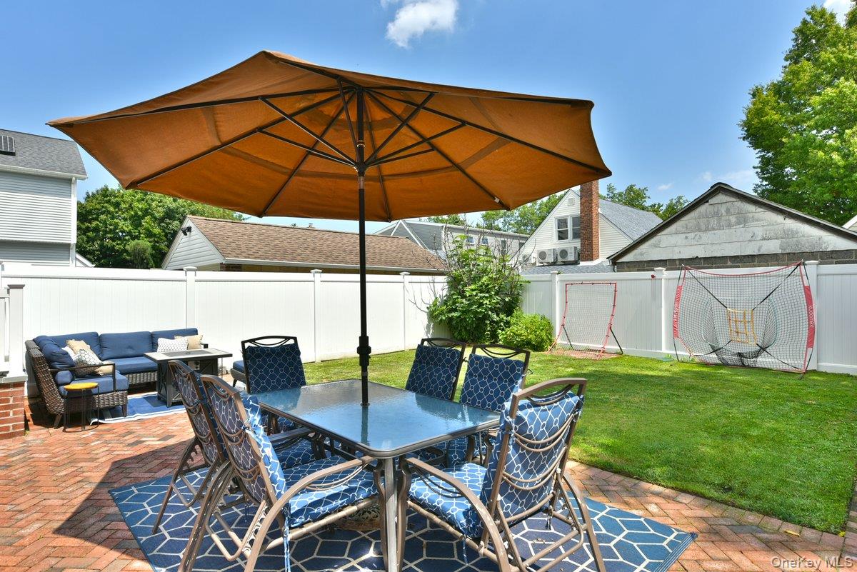 30th image of 374 Andrews Rd, North Hempstead, NY 11501 | MLS# 1036400