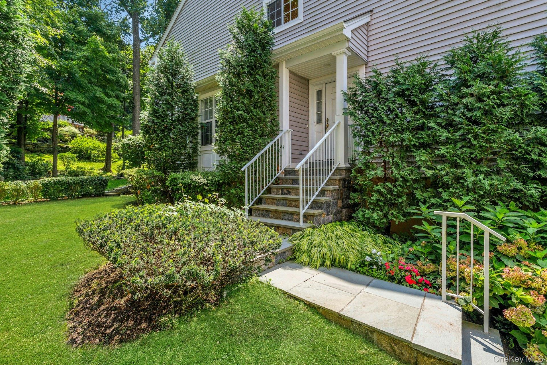 3rd image of 19 Pondview Ln #19, Yonkers, NY 10710 | MLS# 1036408