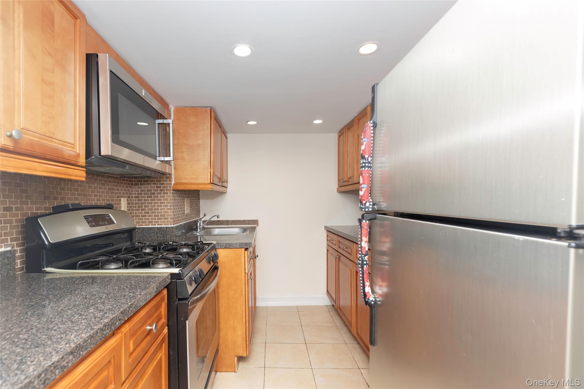 3rd image of 2035 Central Park Ave #AA4, Yonkers, NY 10710 | MLS# 1036411