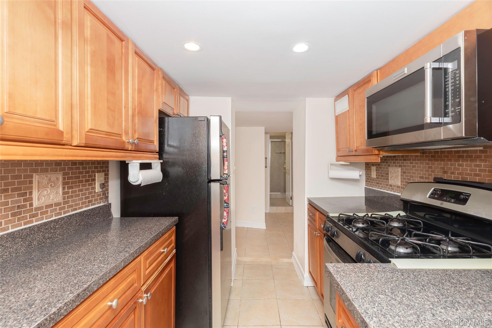 2nd image of 2035 Central Park Ave #AA4, Yonkers, NY 10710 | MLS# 1036411