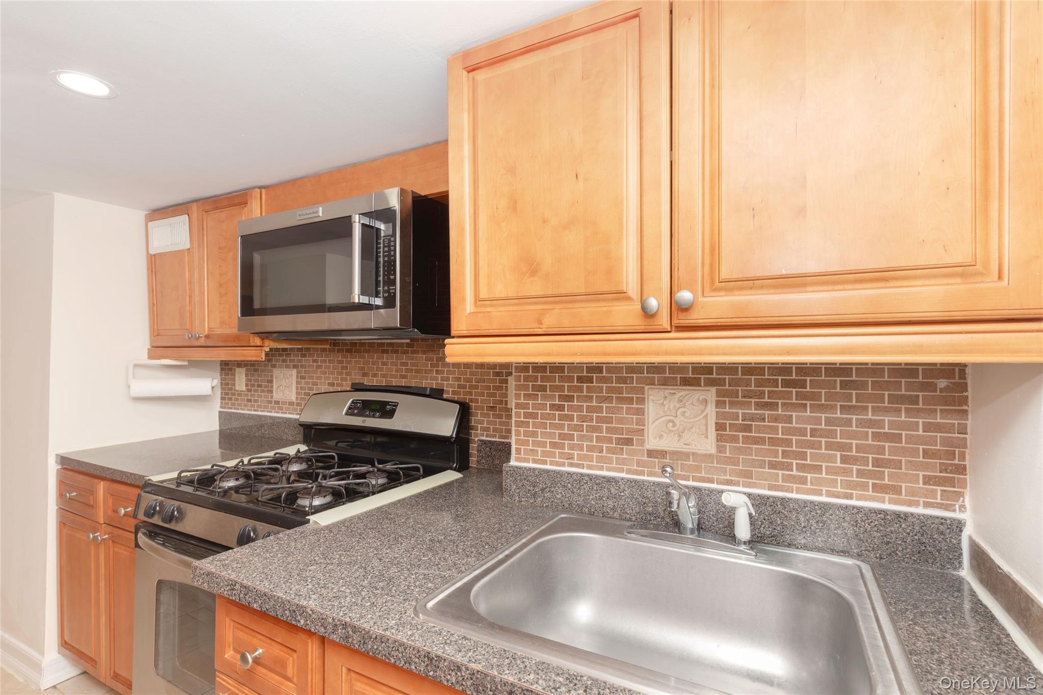 4th image of 2035 Central Park Ave #AA4, Yonkers, NY 10710 | MLS# 1036411