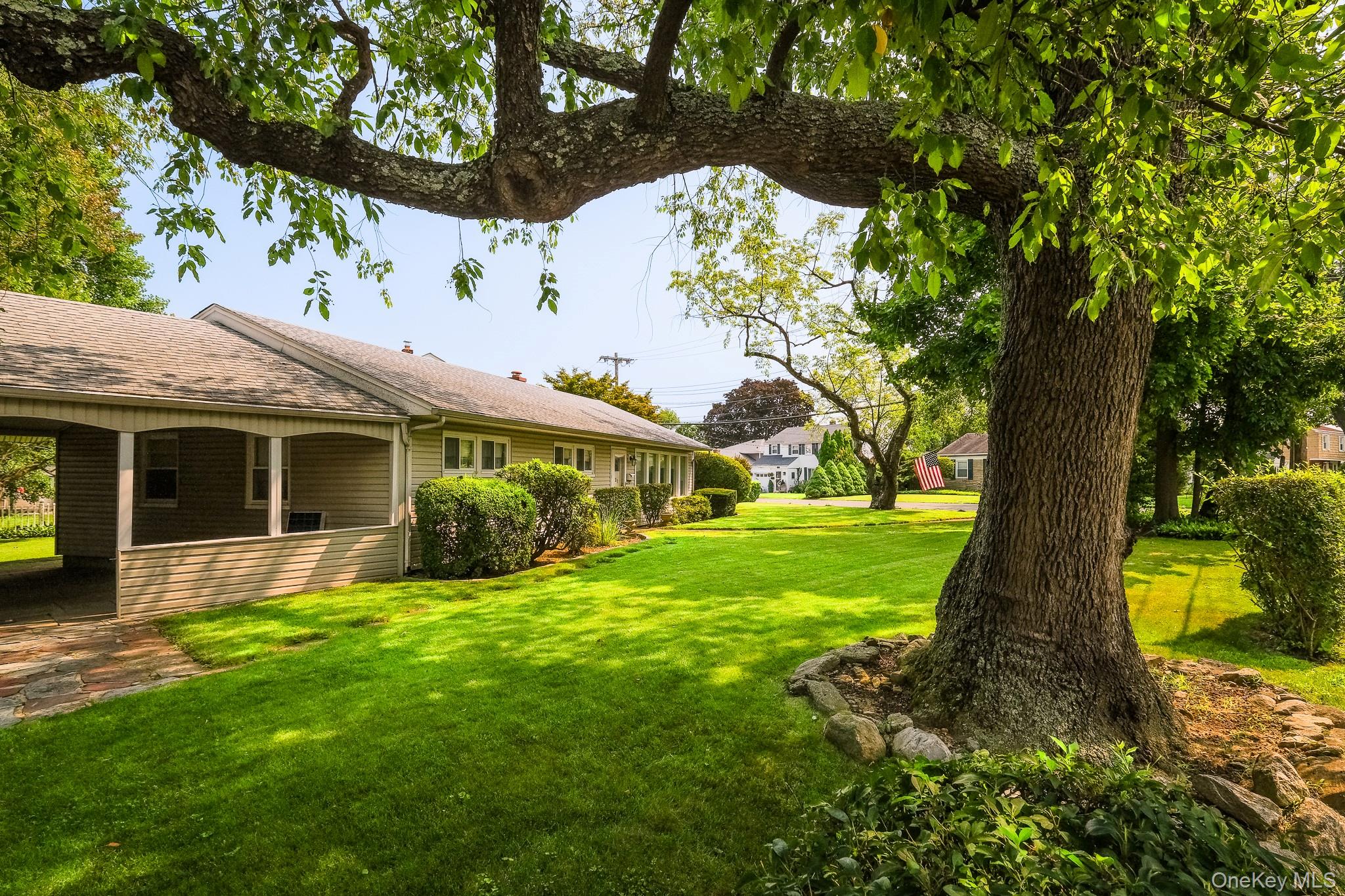 3rd image of 121 Winderemere Dr, Yonkers, NY 10710 | MLS# 1036420