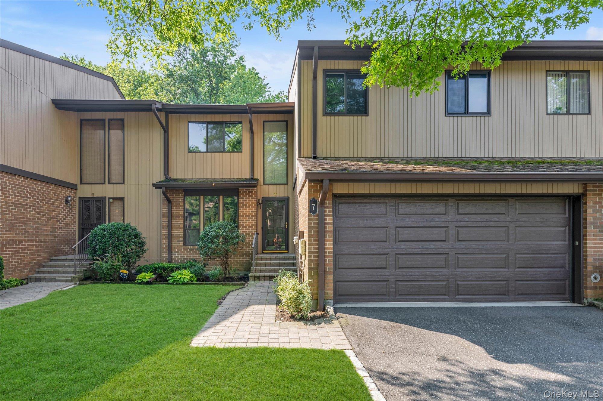 1st image of 7 Wimbledon Dr, North Hempstead, NY 11576 | MLS# 1036422