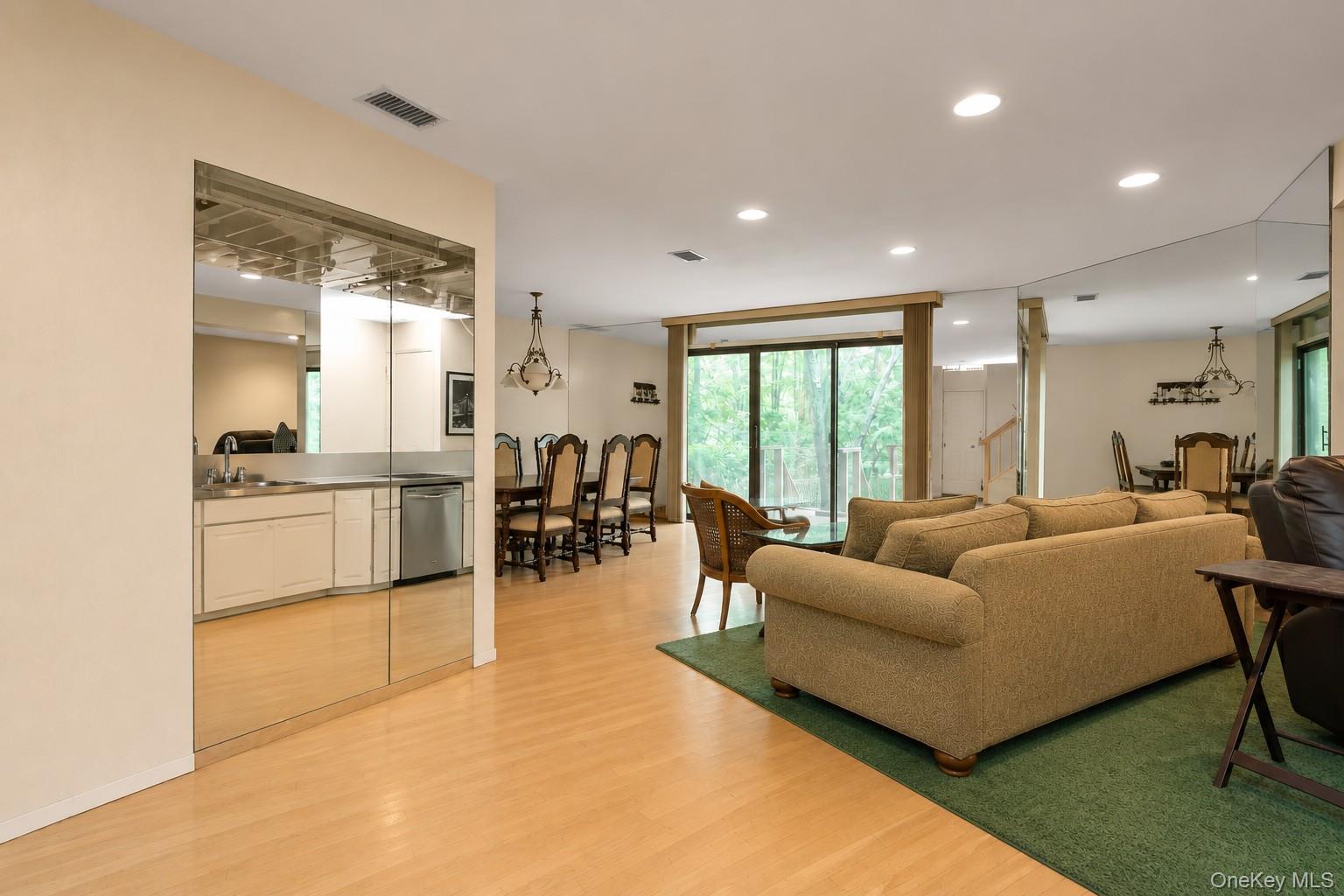 4th image of 7 Wimbledon Dr, North Hempstead, NY 11576 | MLS# 1036422