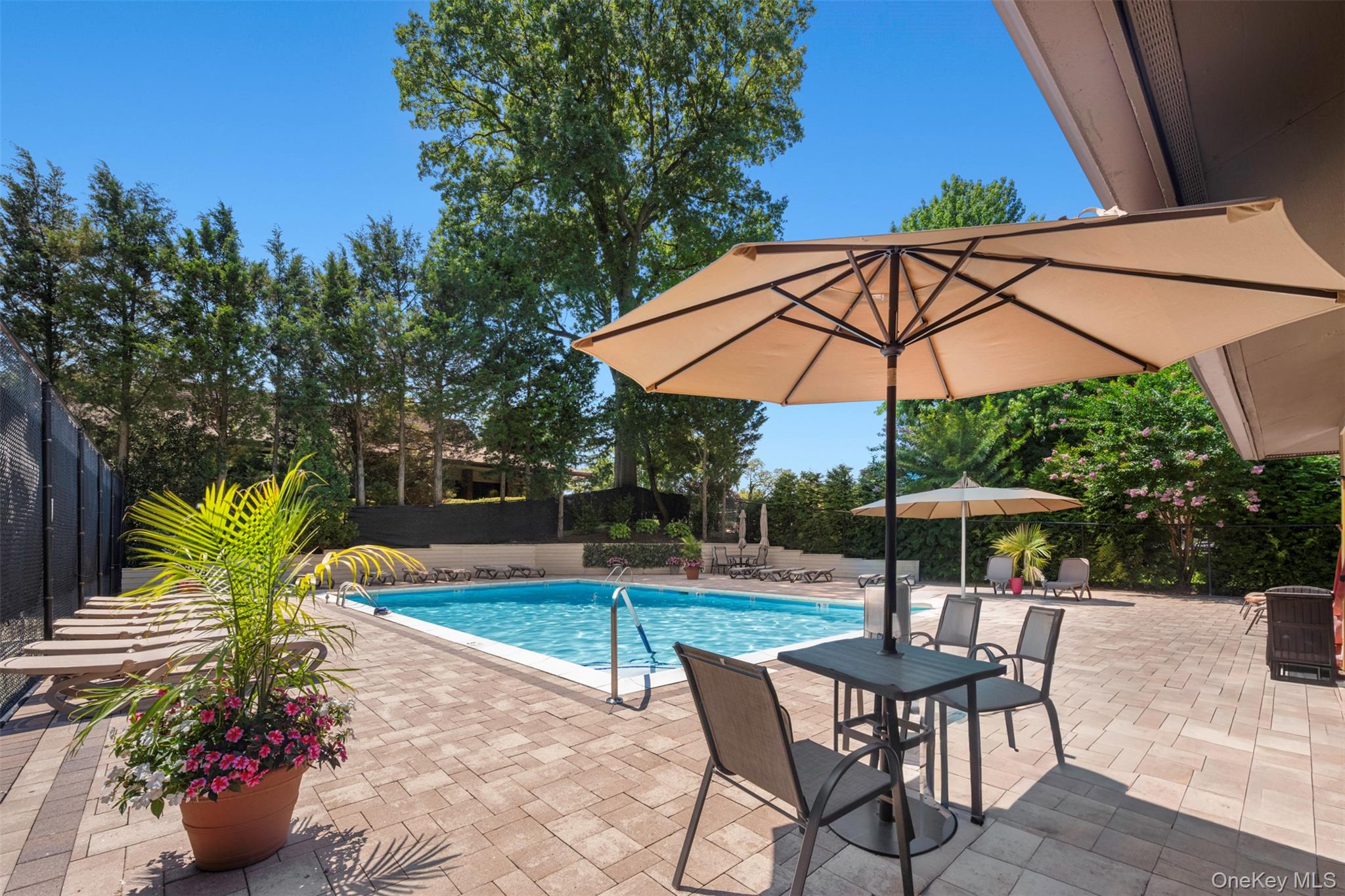 27th image of 7 Wimbledon Dr, North Hempstead, NY 11576 | MLS# 1036422