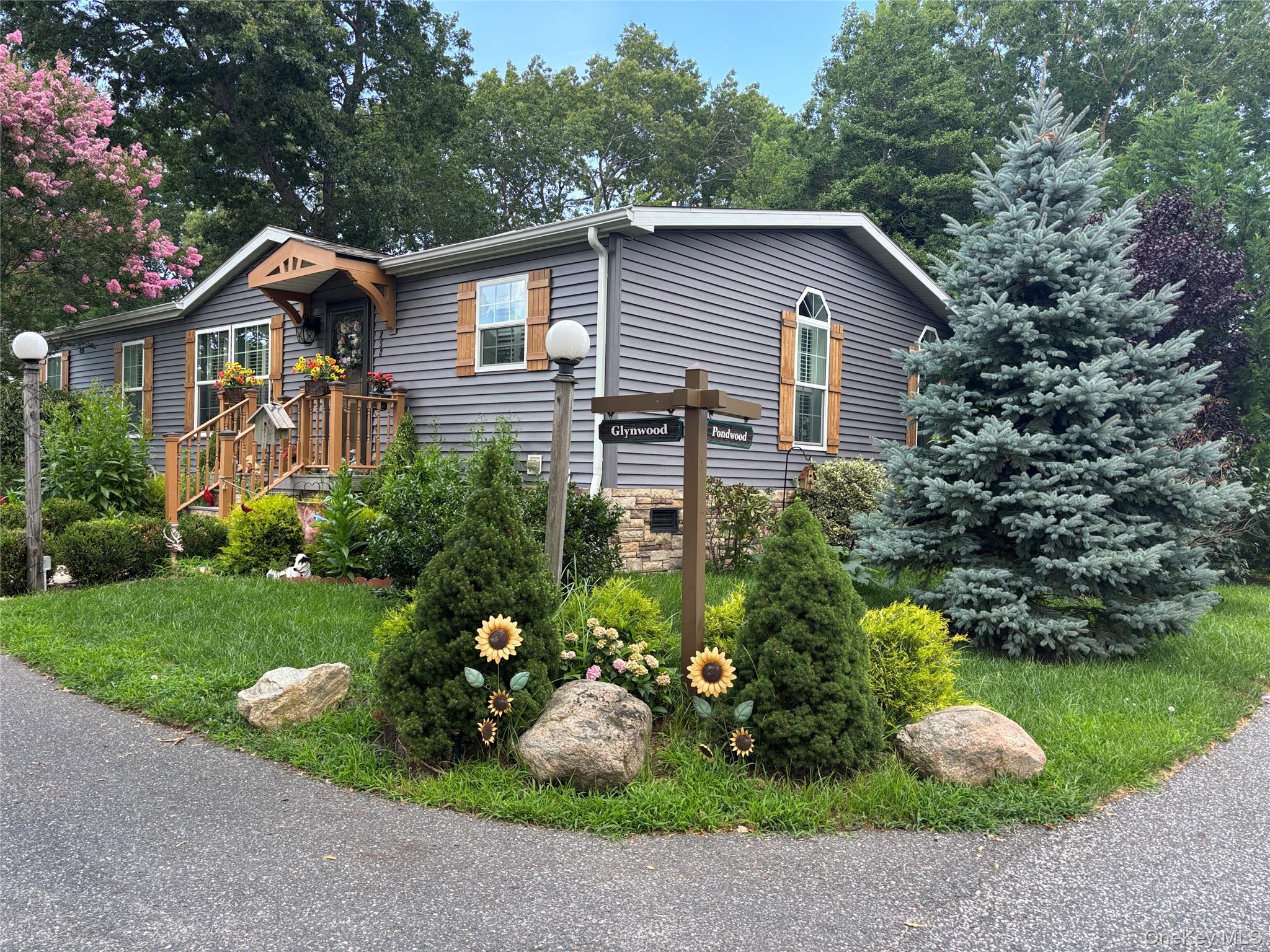 2nd image of 1661 258 Old Country Rd #258, Riverhead, NY 11901 | MLS# 1036429