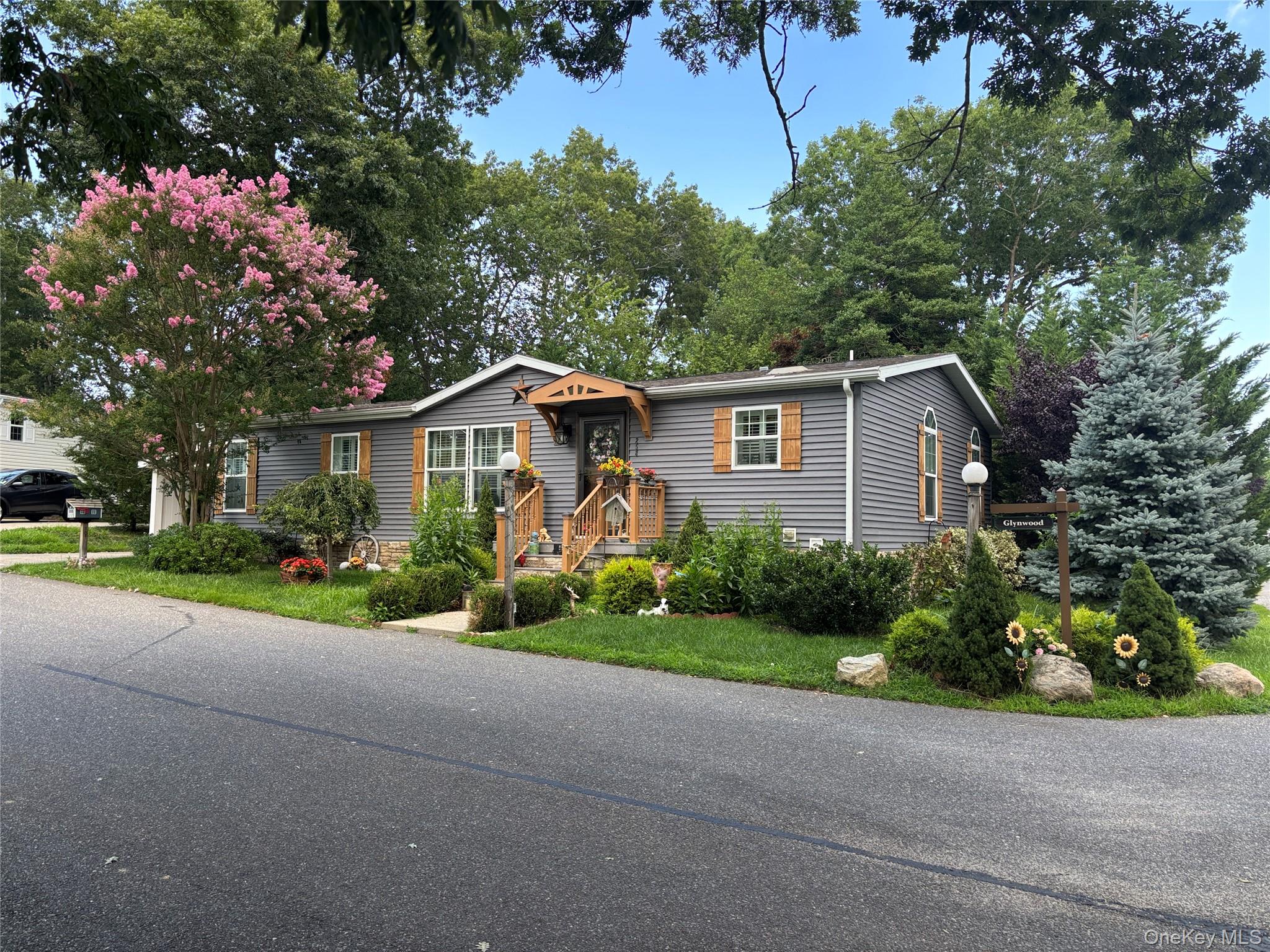 3rd image of 1661-258 Old Country Rd #258, Riverhead, NY 11901 | MLS# 1036429