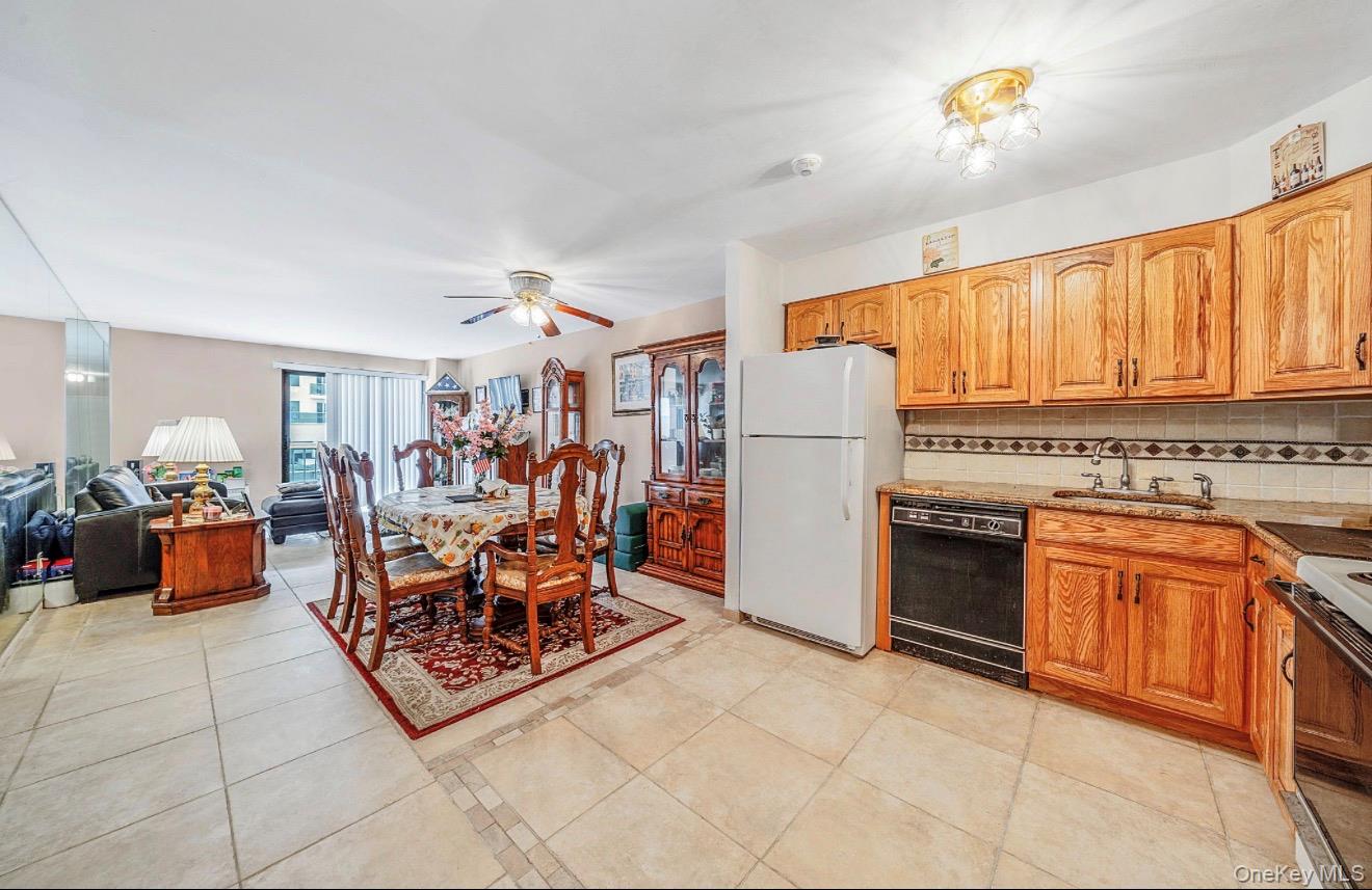 3rd image of 360 Shore Rd #3M, Long Beach, NY 11561 | MLS# 1036472
