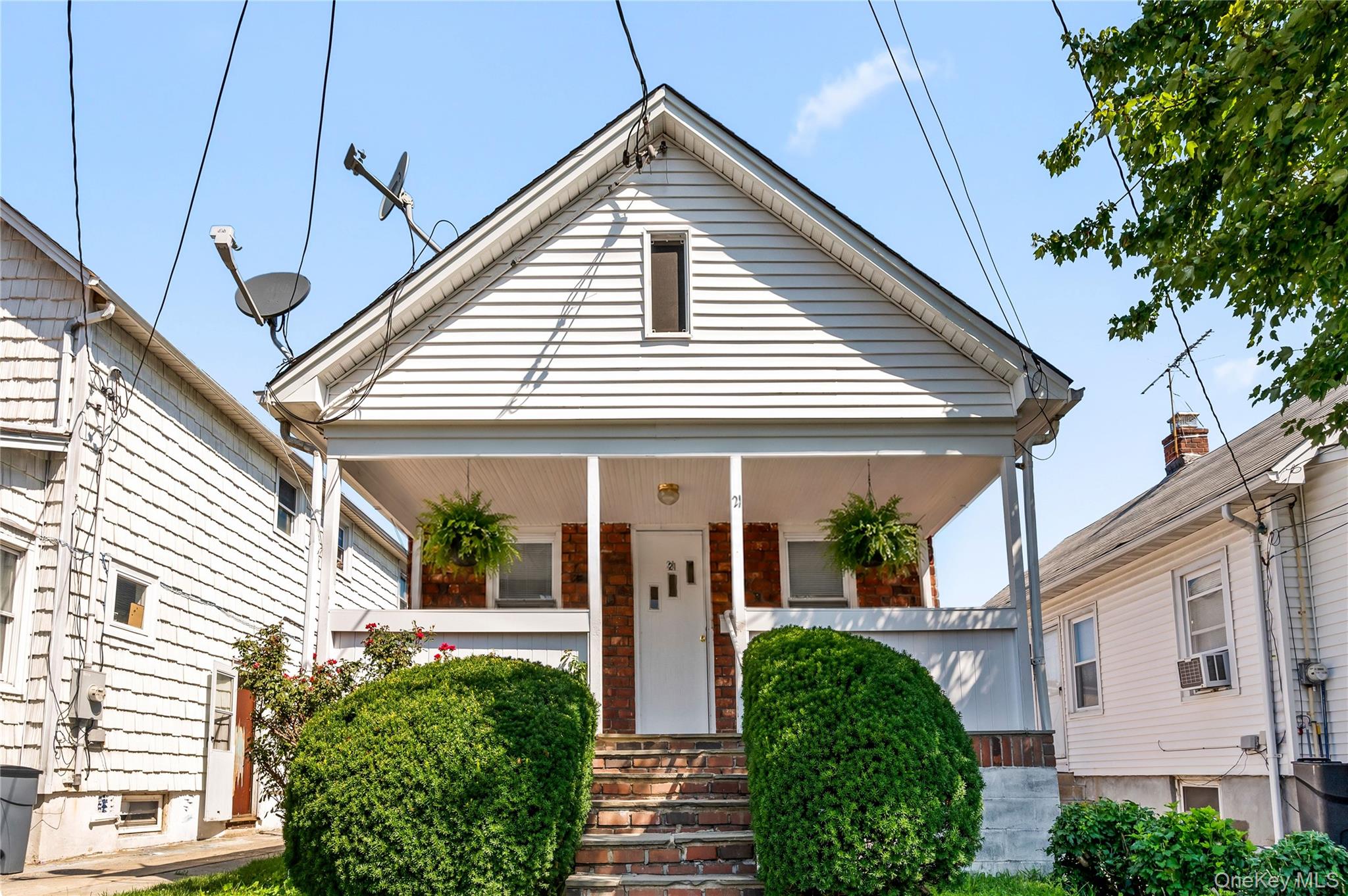 1st image of 21 Beechwood Ave, North Hempstead, NY 11050 | MLS# 1036514
