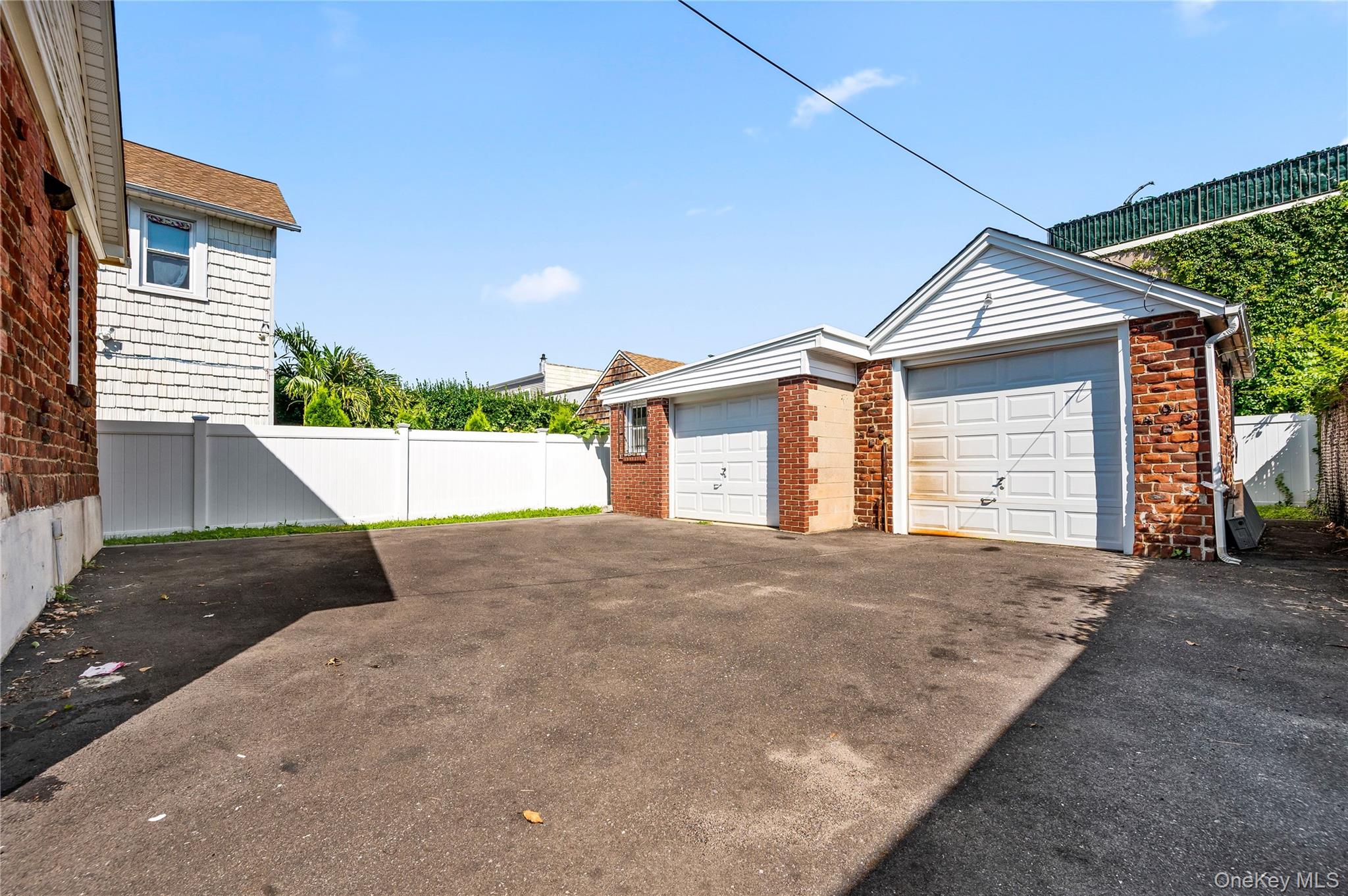 4th image of 21 Beechwood Ave, North Hempstead, NY 11050 | MLS# 1036514
