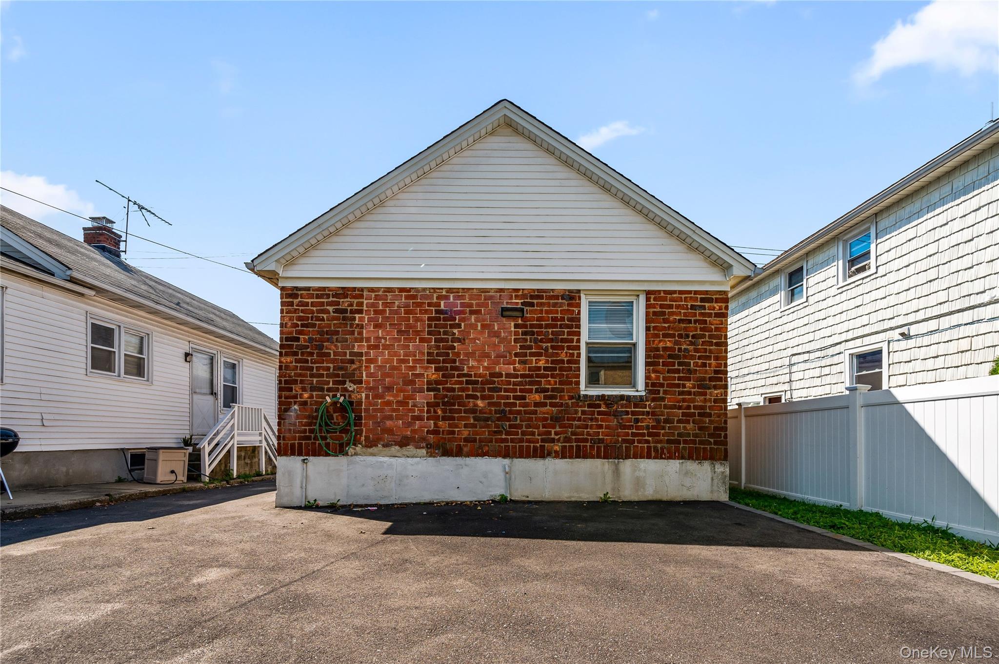5th image of 21 Beechwood Ave, North Hempstead, NY 11050 | MLS# 1036514