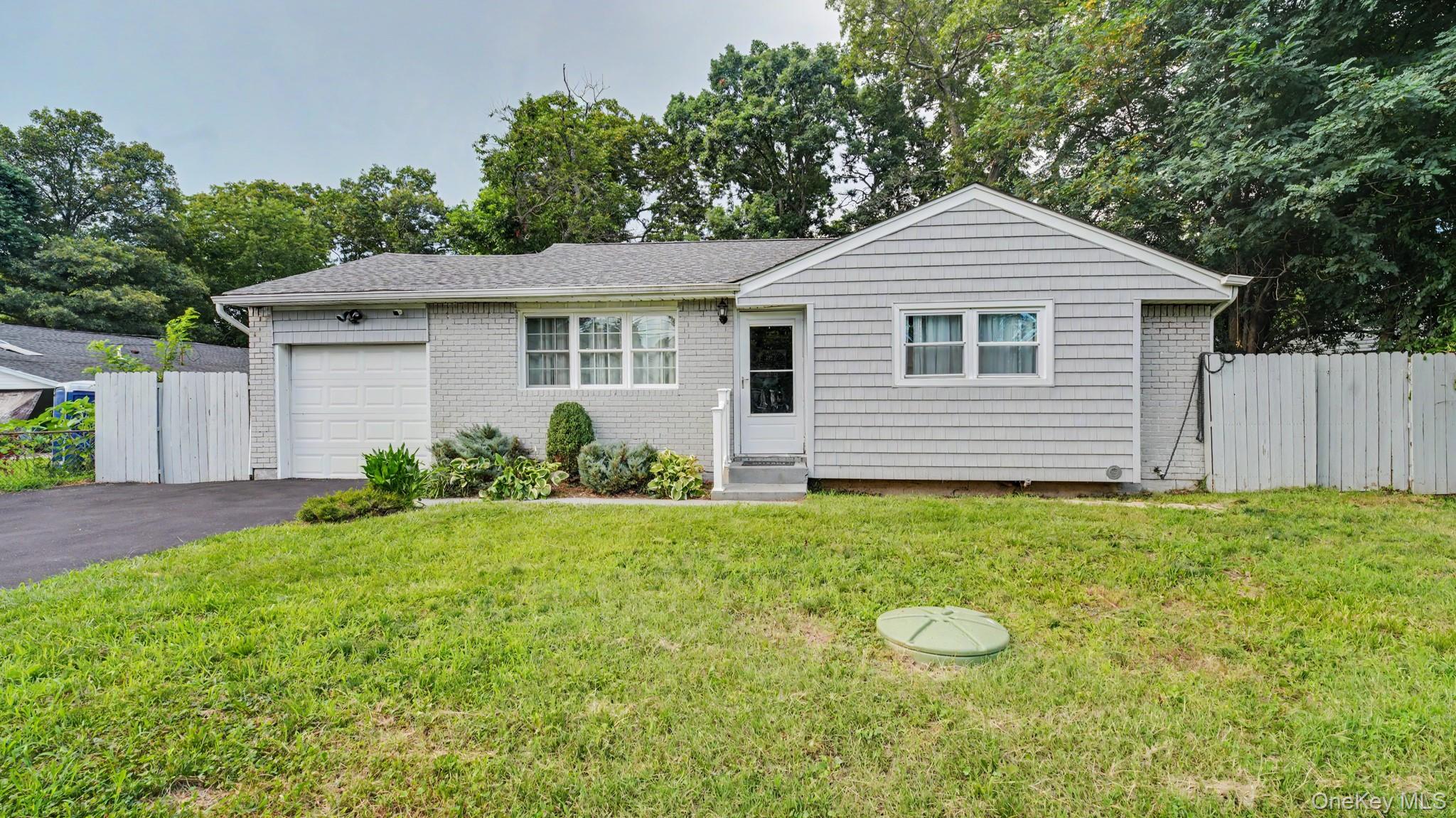 1st image of 32 Lake Pl, Babylon, NY 11798 | MLS# 1036539